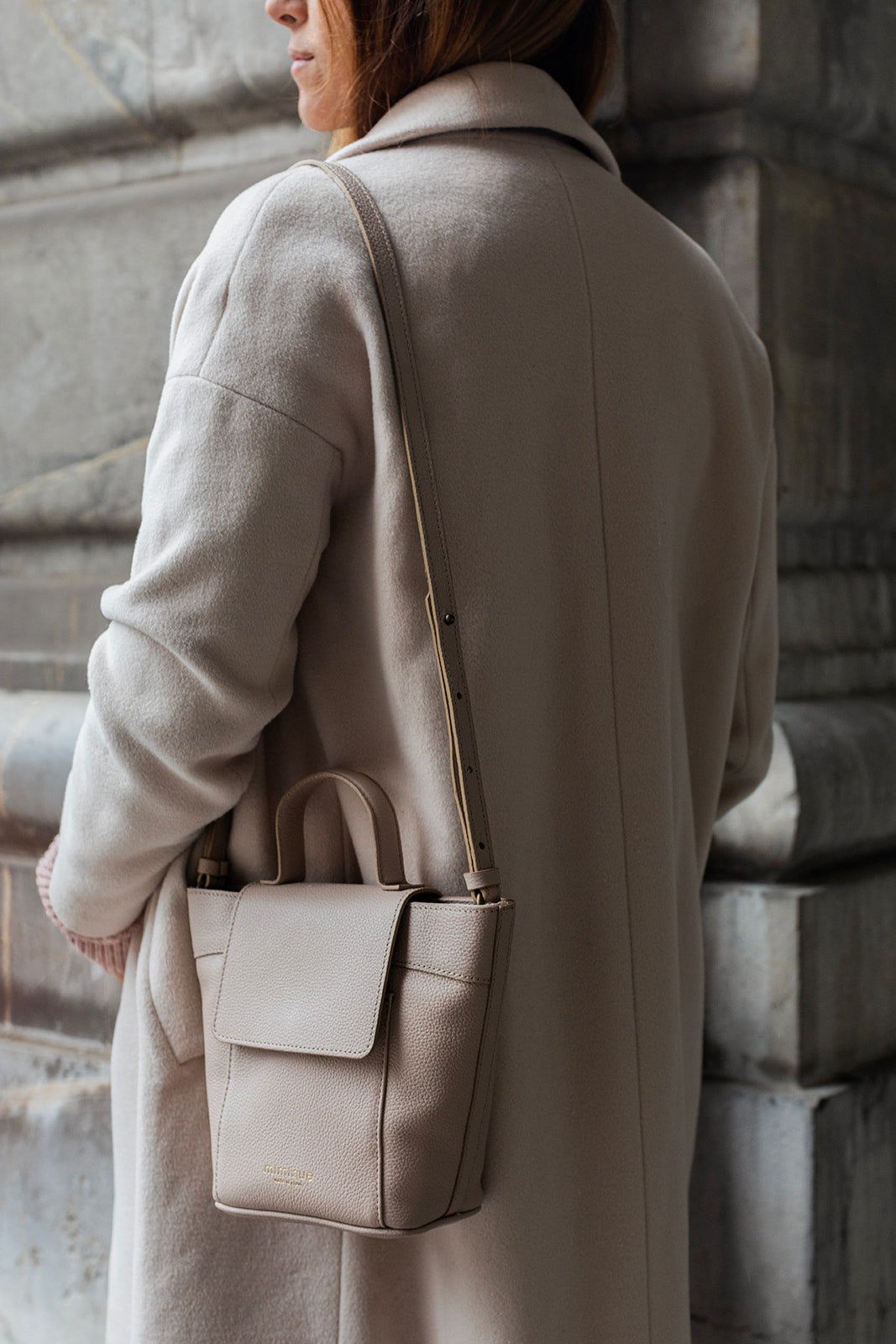 Bolso pequeño mediano de piel con asa regulable Andrín mini nude