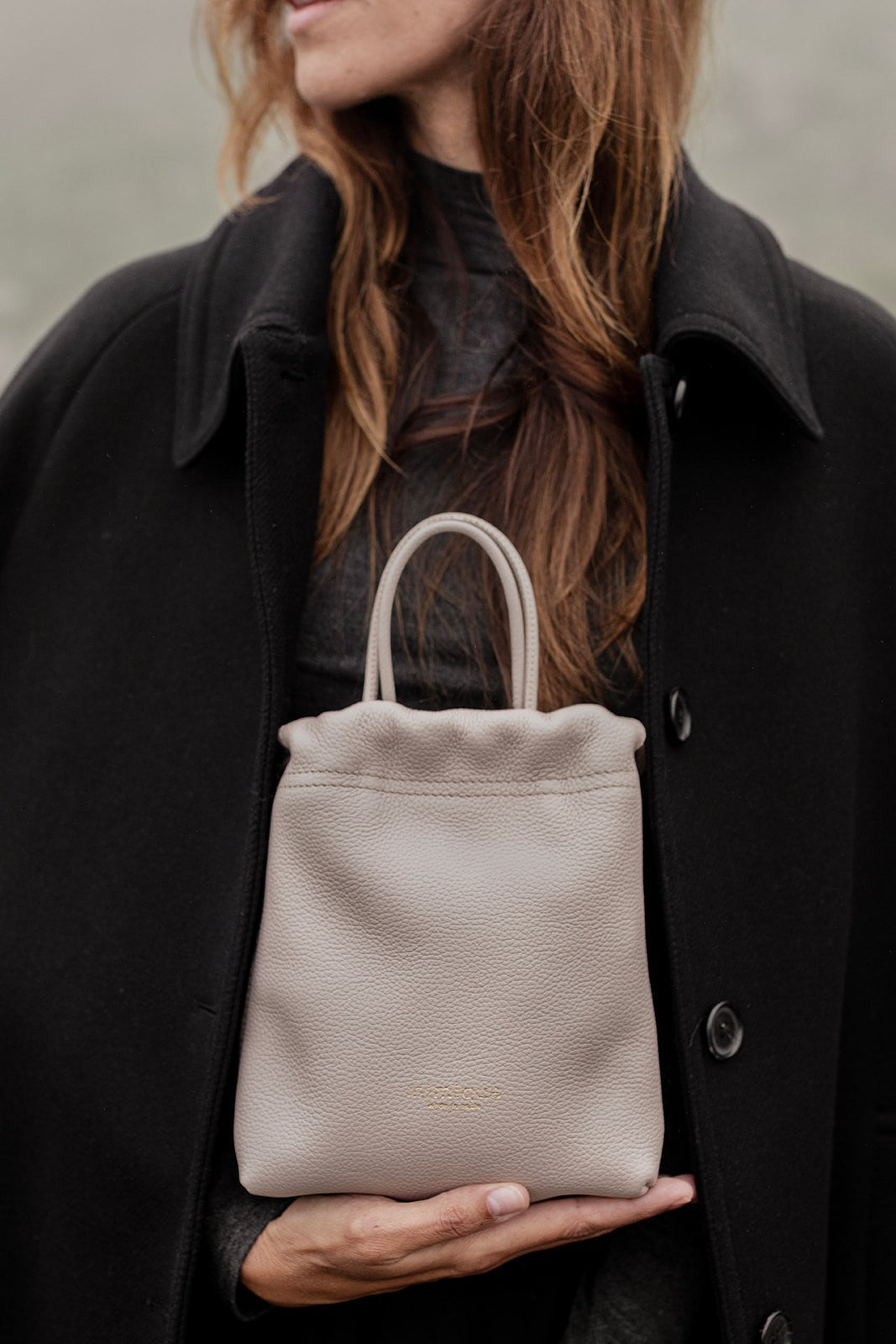 Mini bolso de piel color nude Mimique - Hecho a mano en España