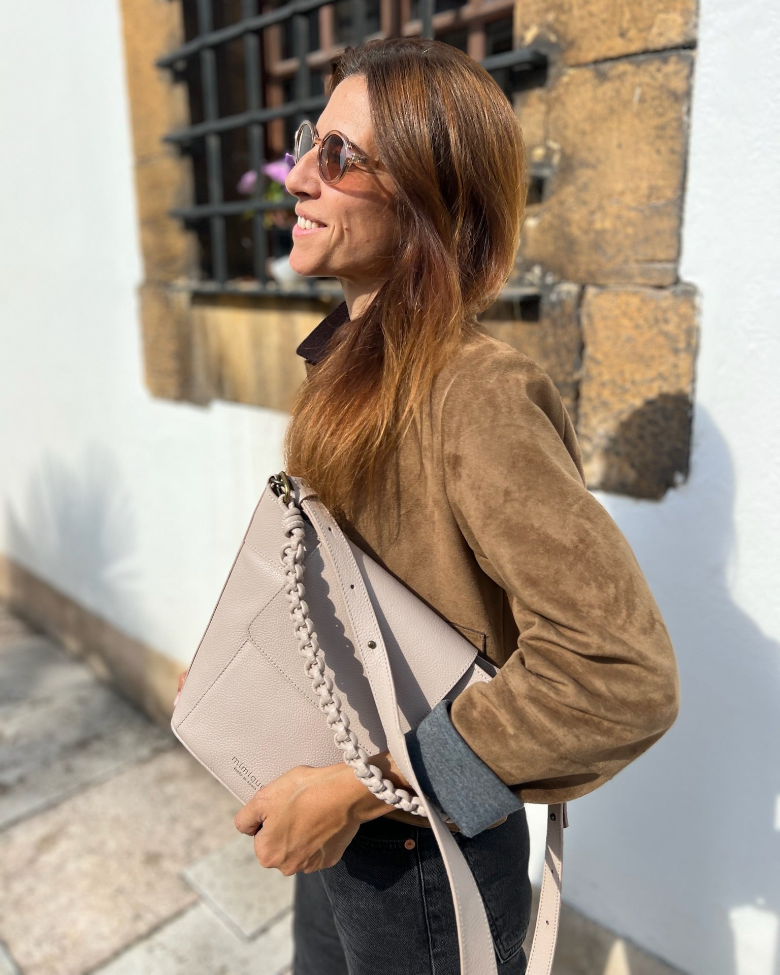Bolso grande de piel de máxima calidad para mujer Andrín de Mimique. Color nude. Hecho en España