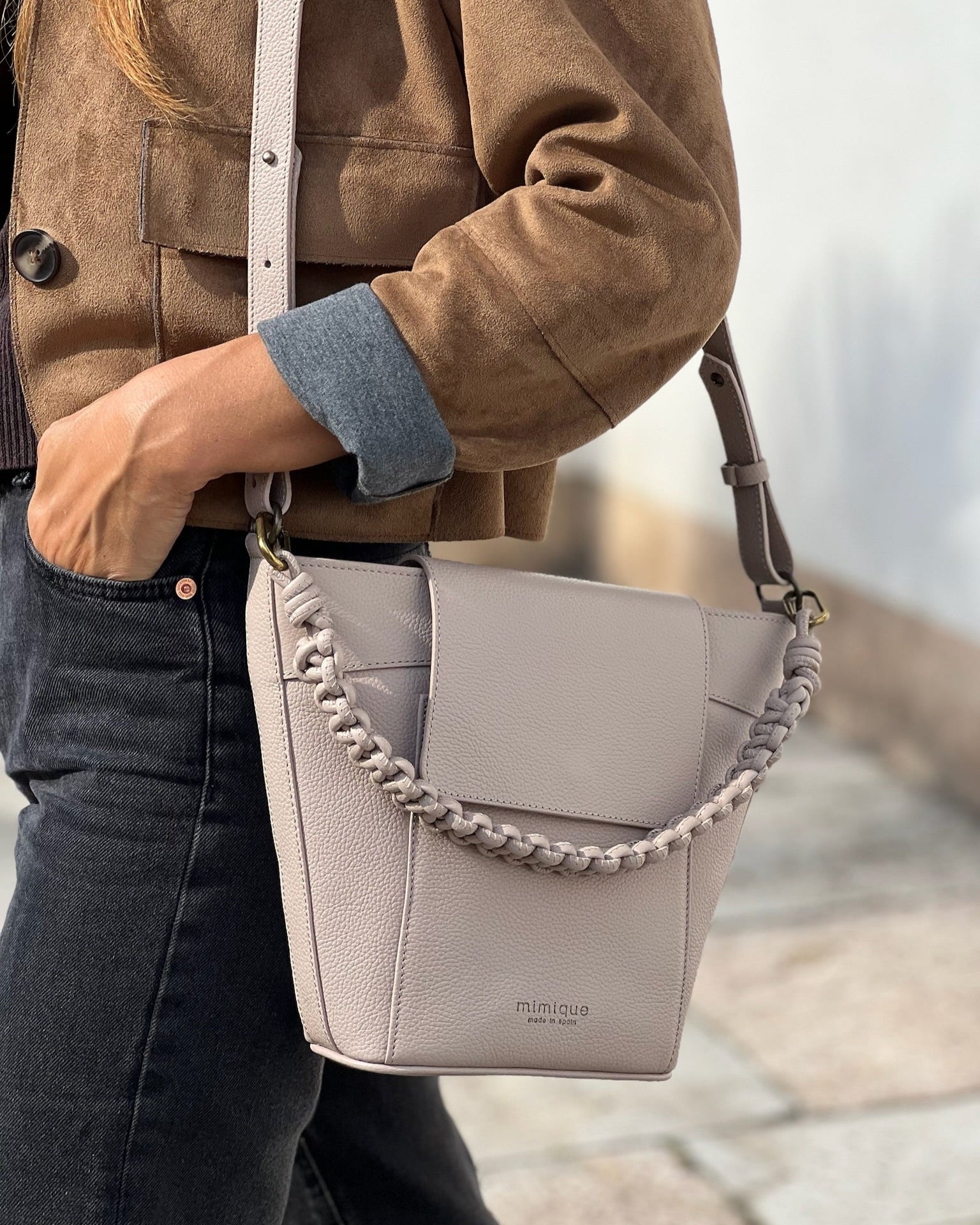 Bolso grande de piel de máxima calidad para mujer Andrín de Mimique. Color nude. Hecho en España