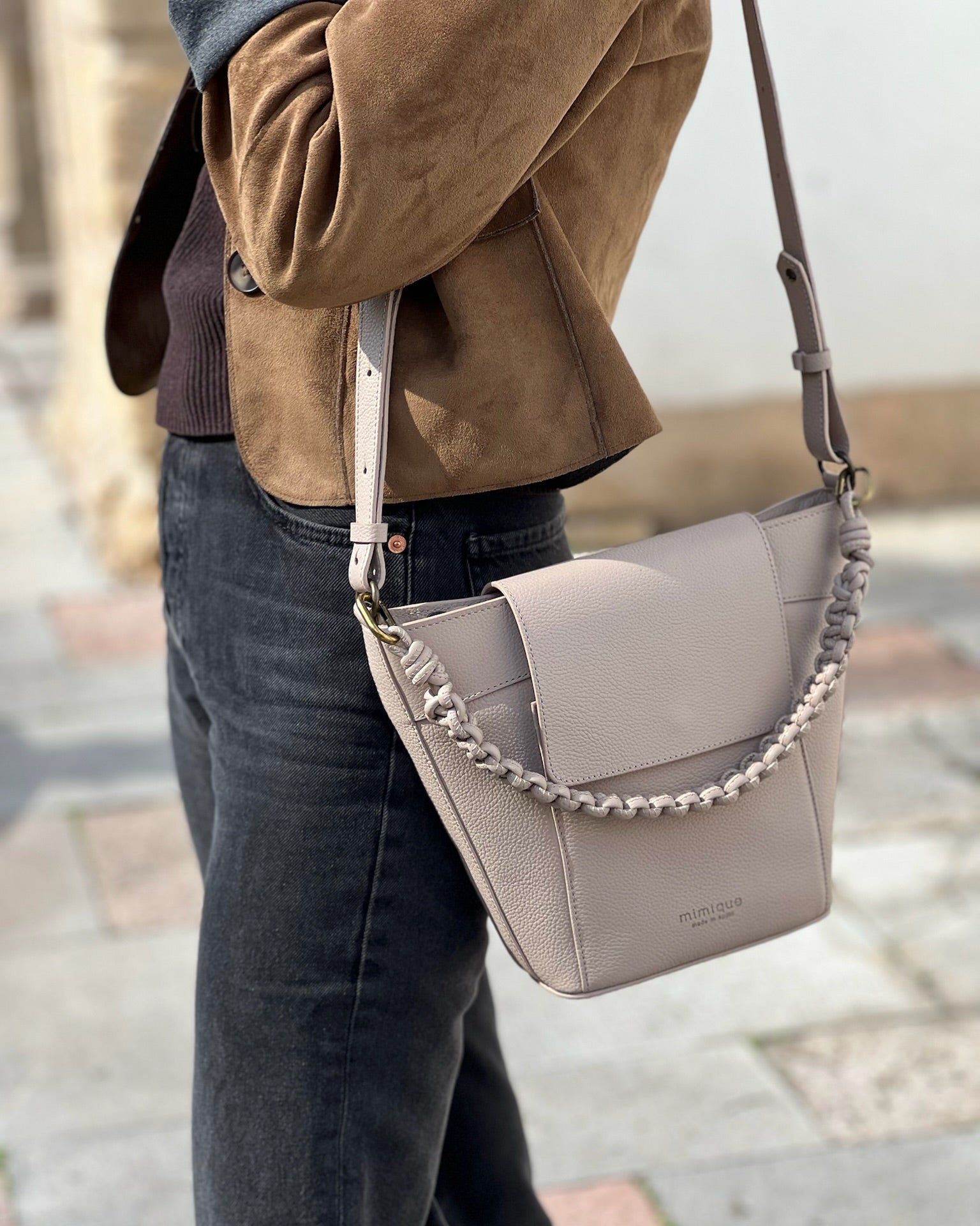 Bolso grande de piel de máxima calidad para mujer Andrín de Mimique. Color nude. Hecho en España