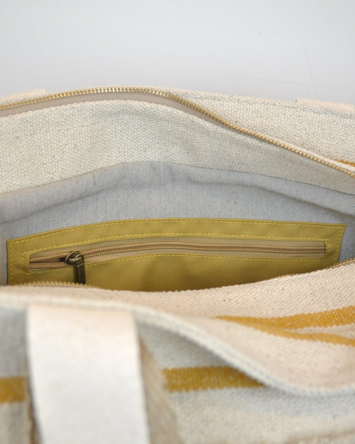 Bolsa de plaza viaje CAPAZO RAYA MOSTAZA Mimique con bolsillo interior con cremallera