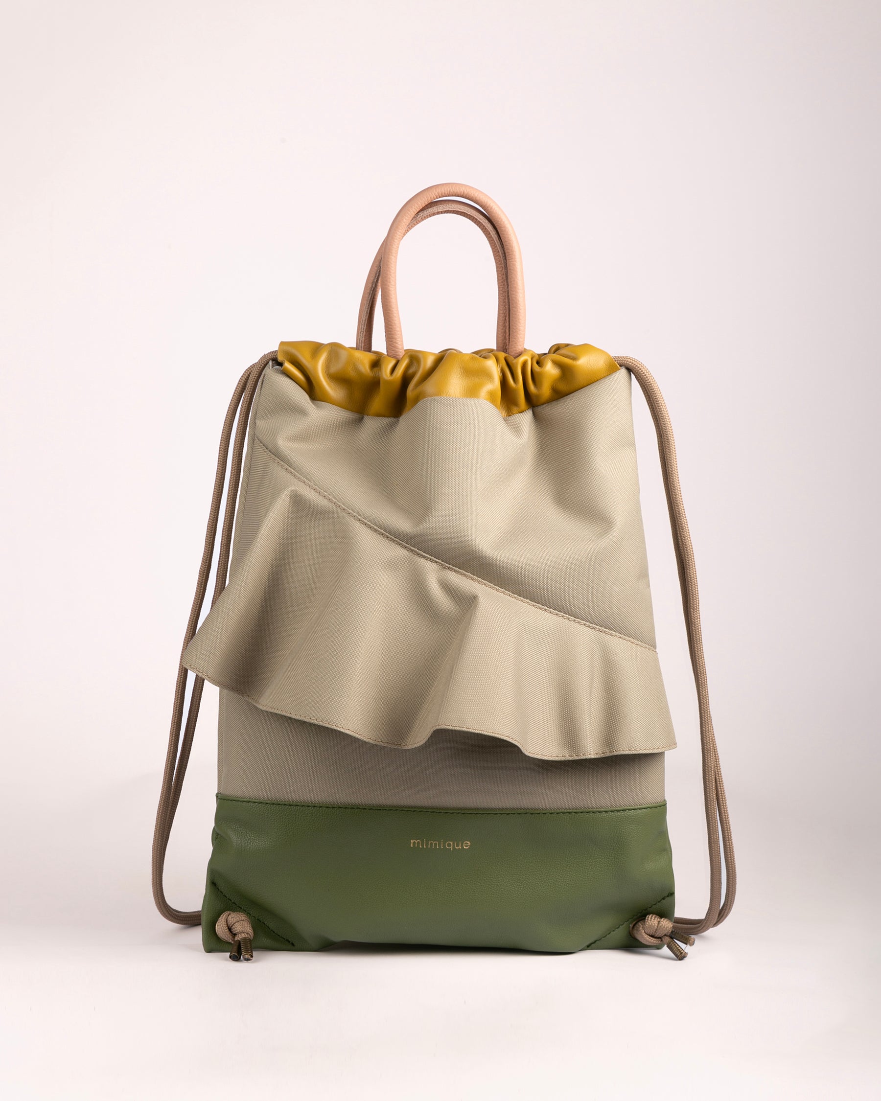 Mochila grande Zahora de Mimique de piel y loneta impermeable con volante beige