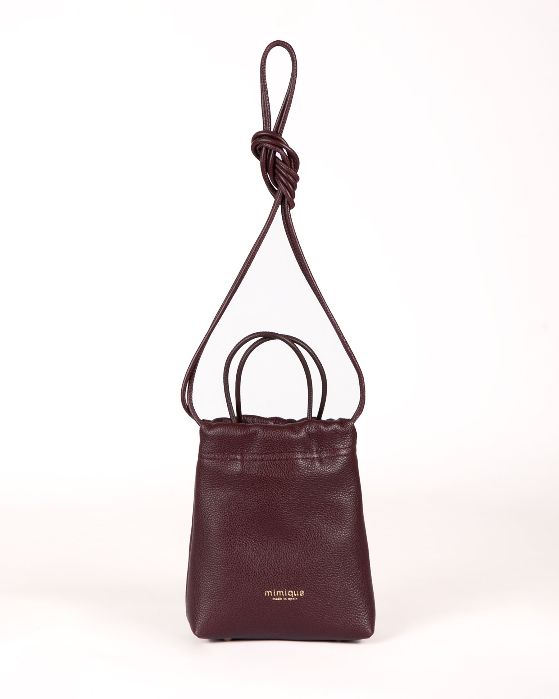 Bolso bandolera de piel burdeos para mujer Cue Mimique. Calidad made in Spain