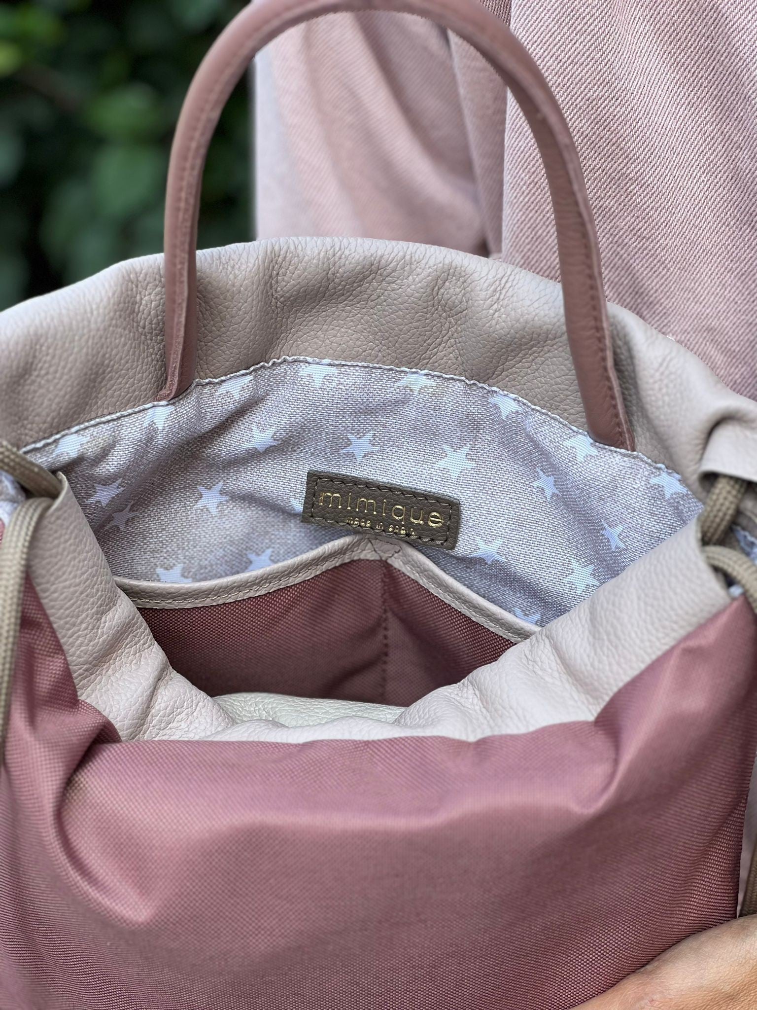 Bolso mochila de piel y loneta impermeable Atalaya Mimique topo, rosa, nude & maquillaje