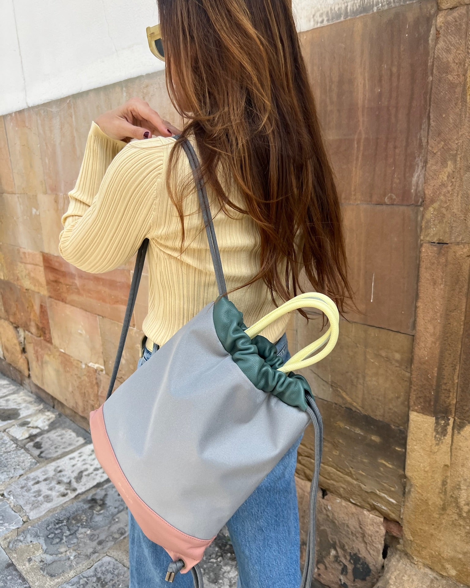 Mochila Sevalle de Mimique de loneta impermeable gris. Ligera, tamaño grande