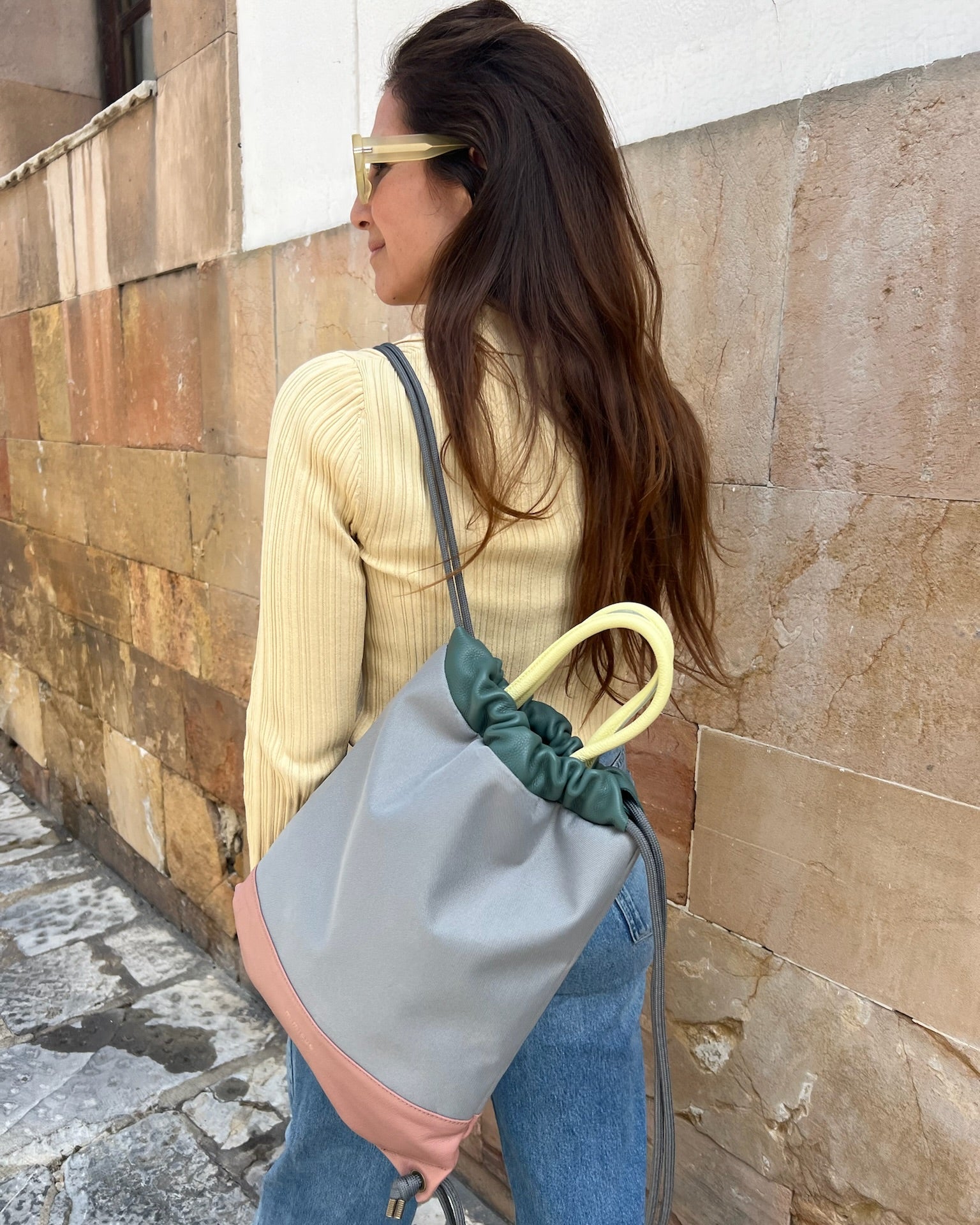 Mochila Sevalle de Mimique de loneta impermeable gris. Ligera, tamaño grande