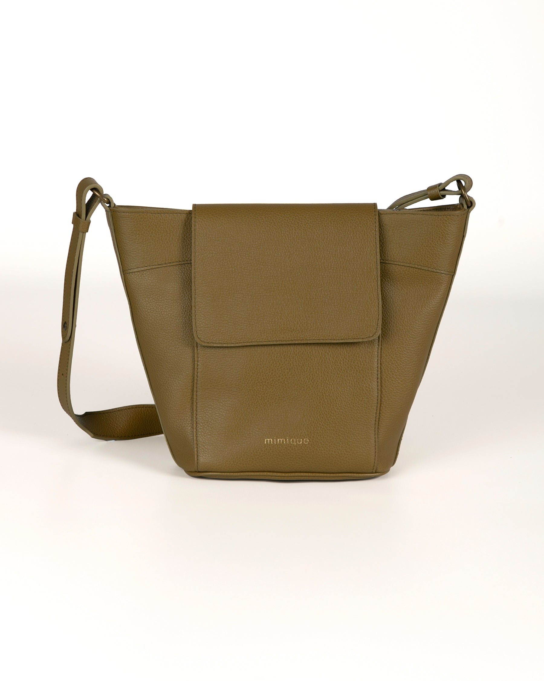 Bolso bandolera ajustable de piel para mujer Andrín Mimique. Con tapa y cremallera