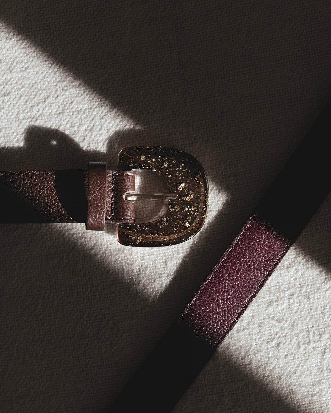 Cinturón de piel burdeos para mujer Buelna Mimique. Hecho en España