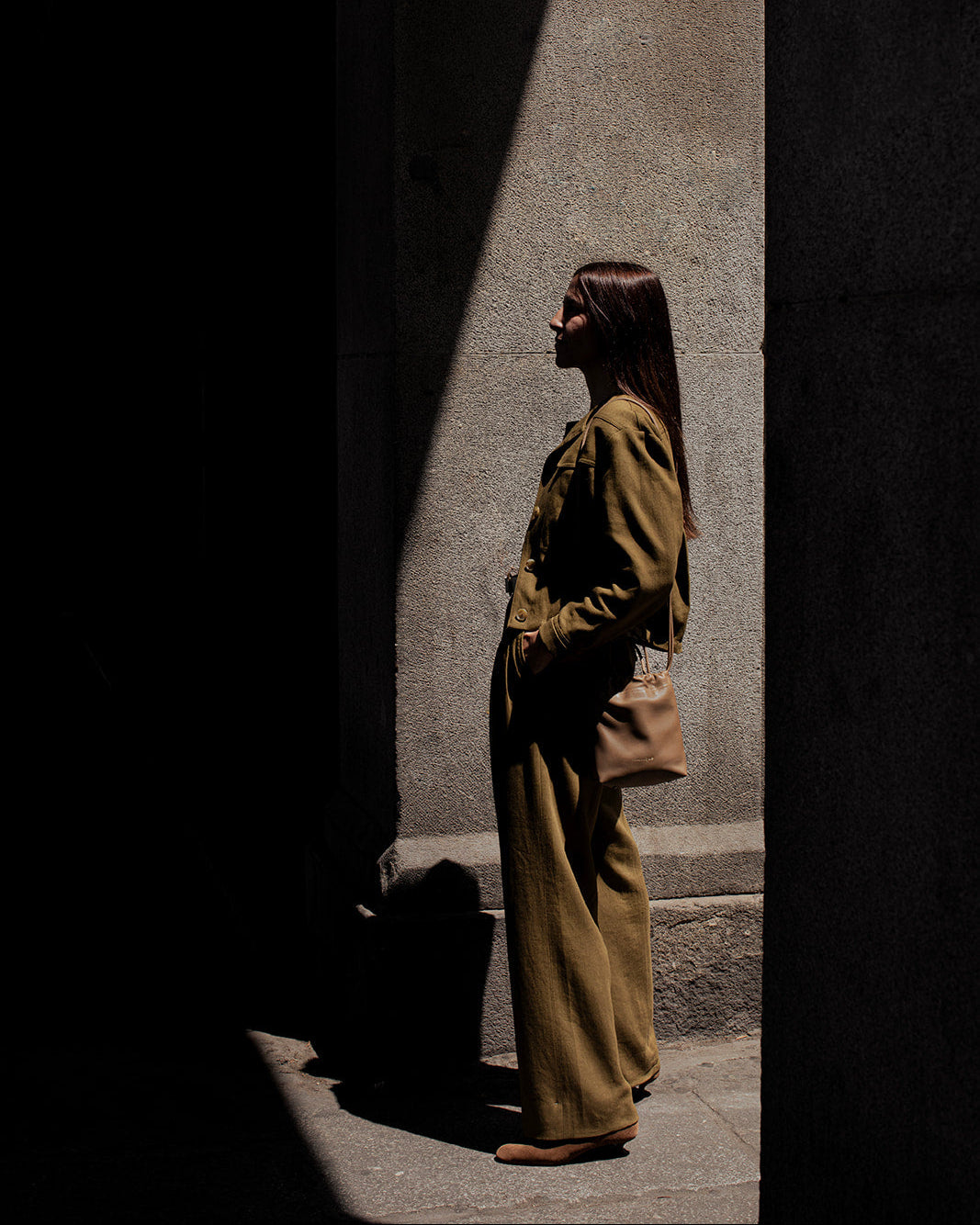 Bolso Cue de Mimique. Bombonera piel color camel moka. Hecho en España