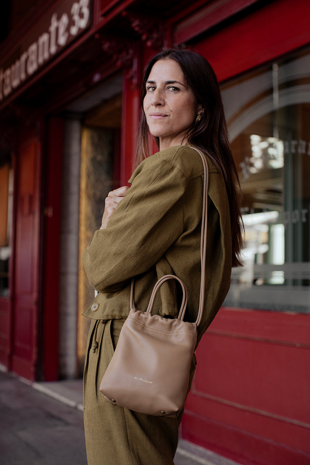 Bolso Cue de Mimique. Bombonera piel color camel moka. Hecho en España