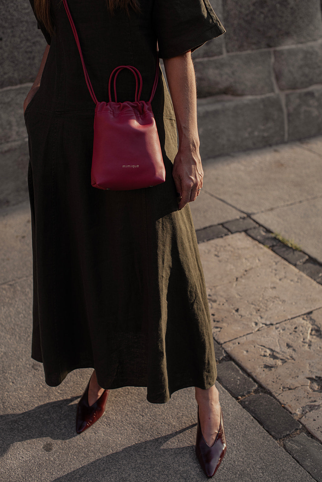 Bolso bombonera bandolera piel Cue de Mimique. Color rojo. Made in Spain