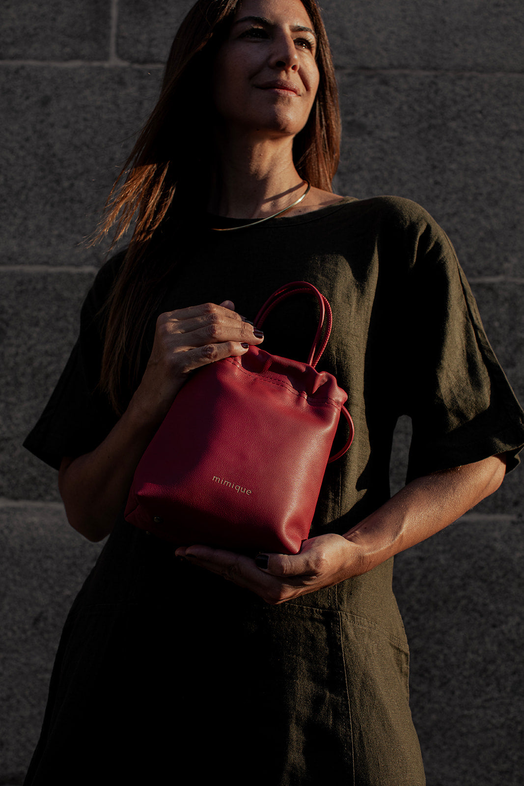 Bolso bombonera bandolera piel Cue de Mimique. Color rojo. Made in Spain