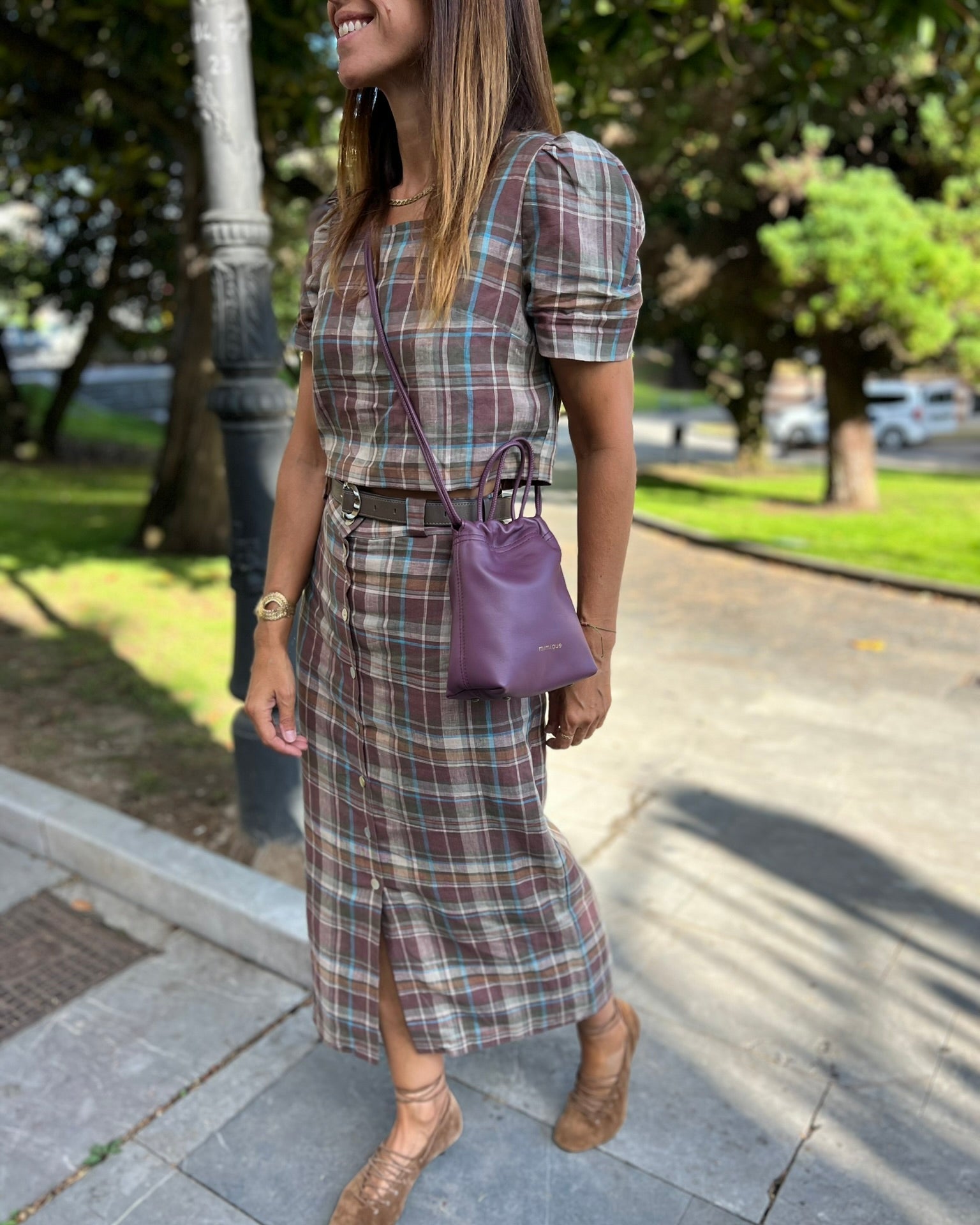 Bolso bombonera de piel para mujer Cue de Mimique. Color Uva. Hecho en España