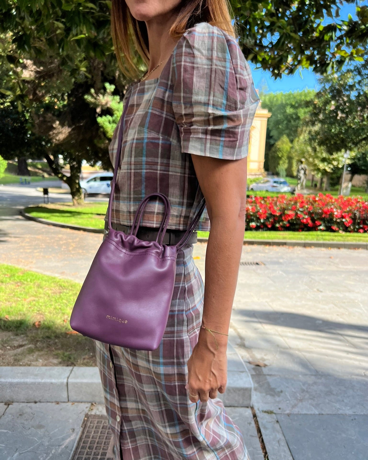 Bolso Bandolera de piel Cue de Mimique. Color Uva. Hecho en España