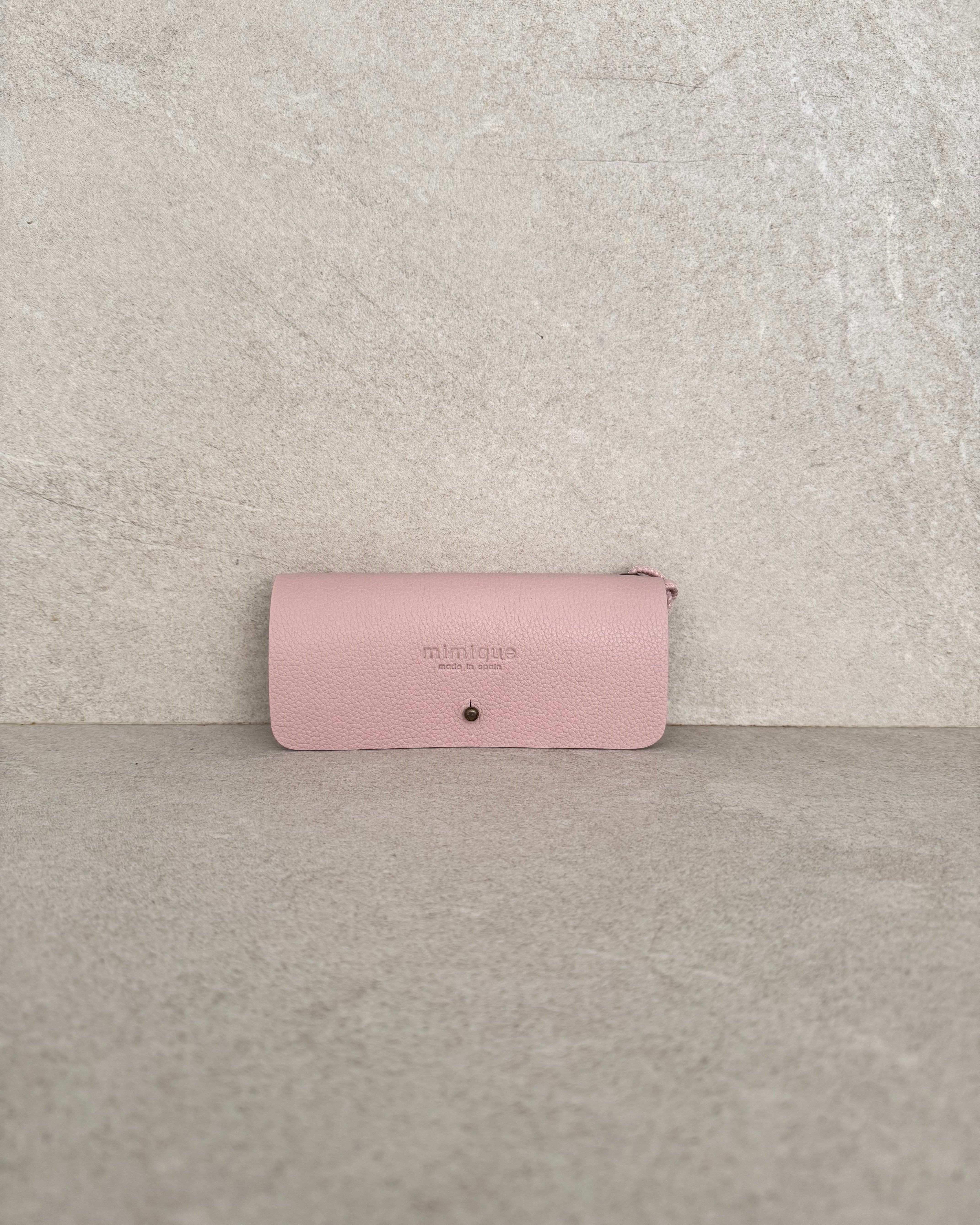 Funda de gafas de piel rosa maquillaje hecha a mano en España