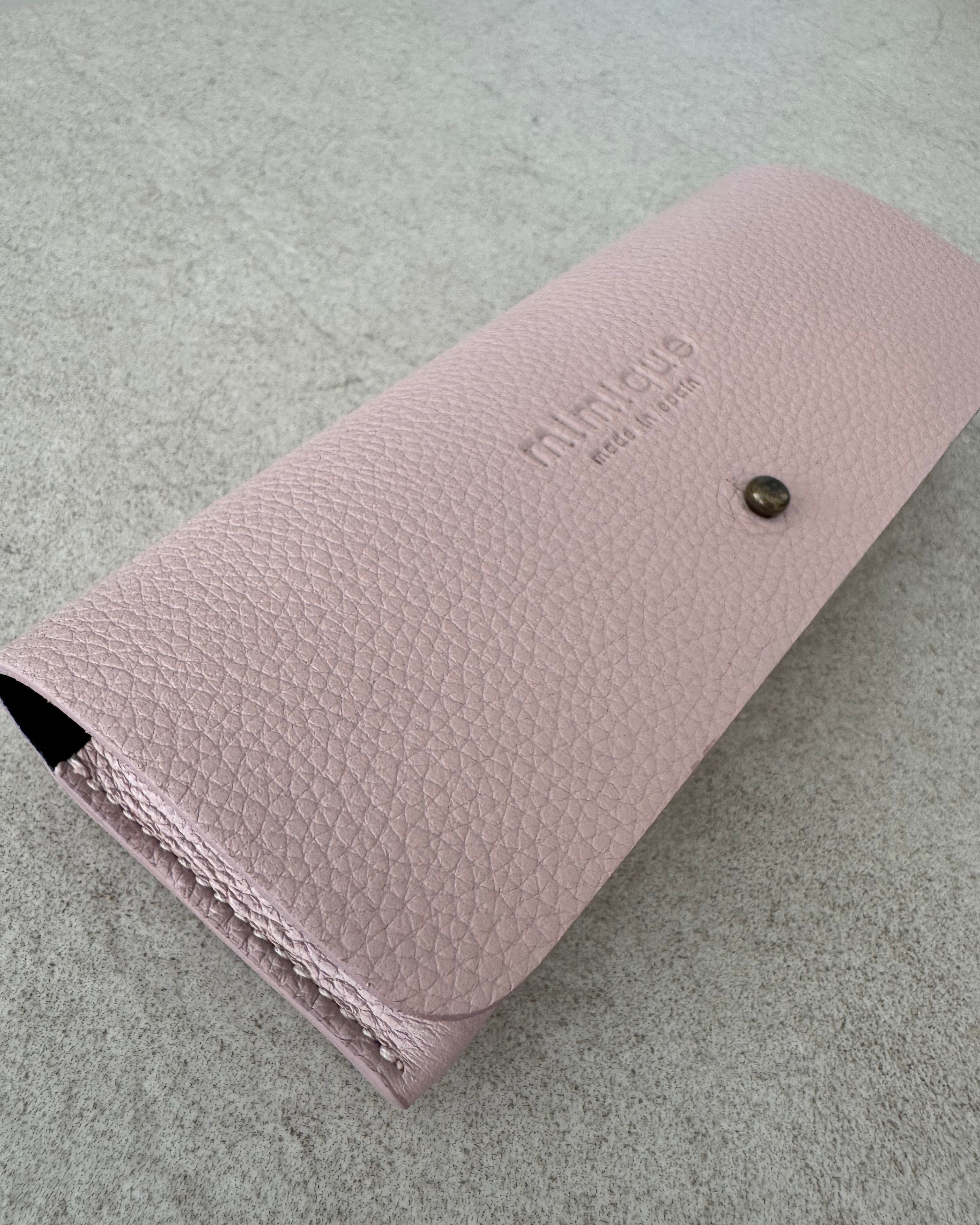 Funda de gafas de piel rosa maquillaje hecha a mano en España