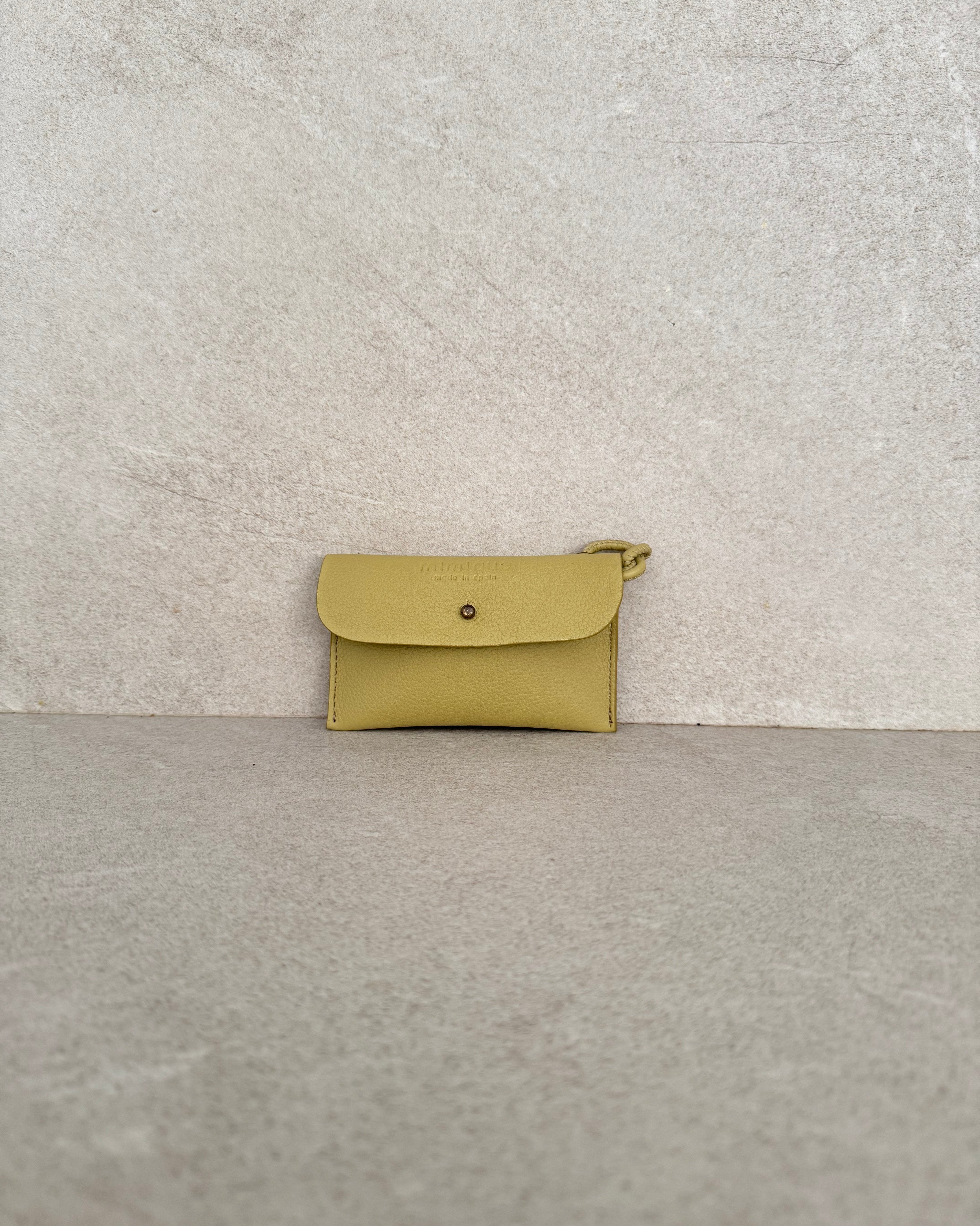 Funda de piel con cordón y arandela llaves. Gran capacidad