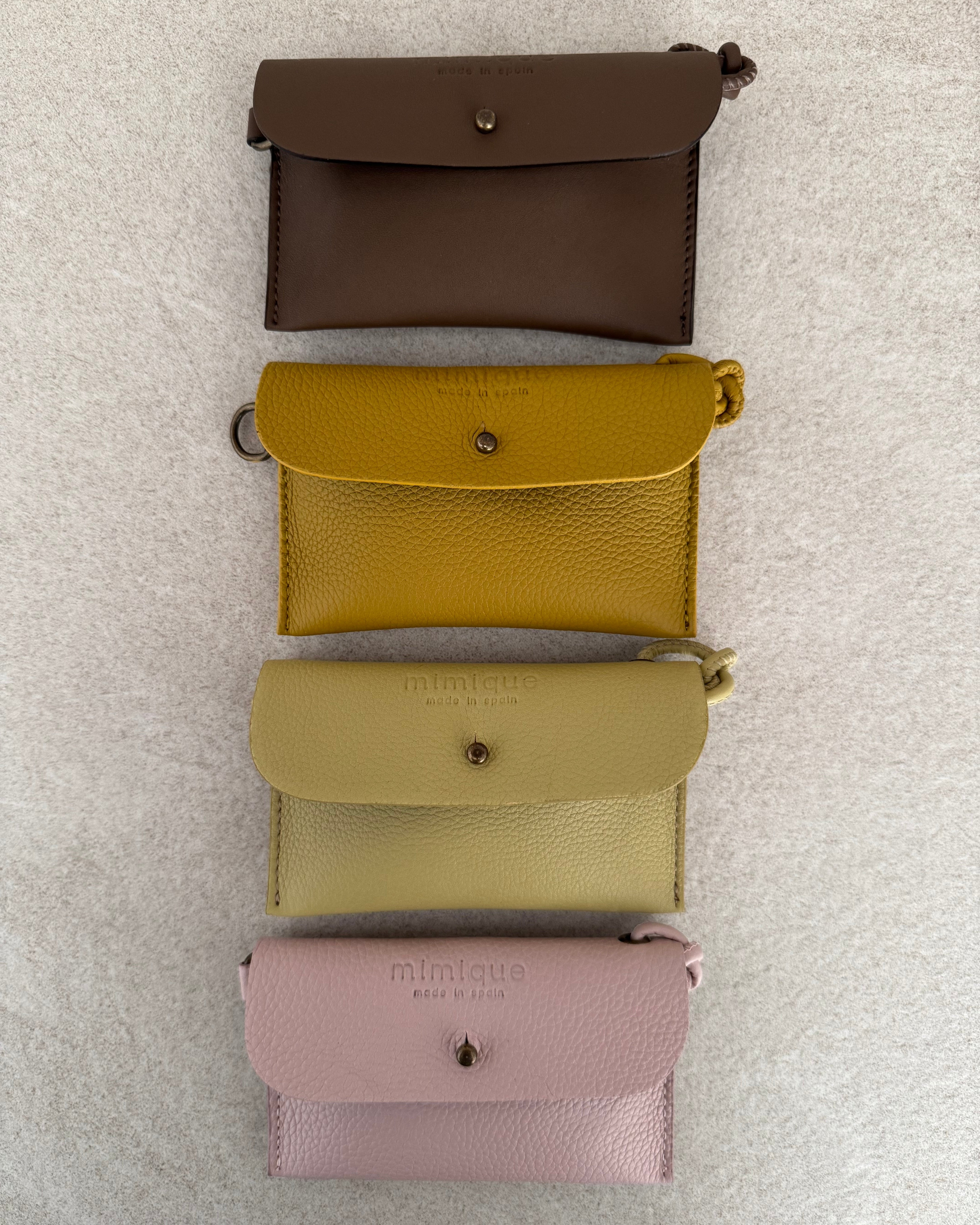 Funda de piel con cordón y arandela llaves. Gran capacidad