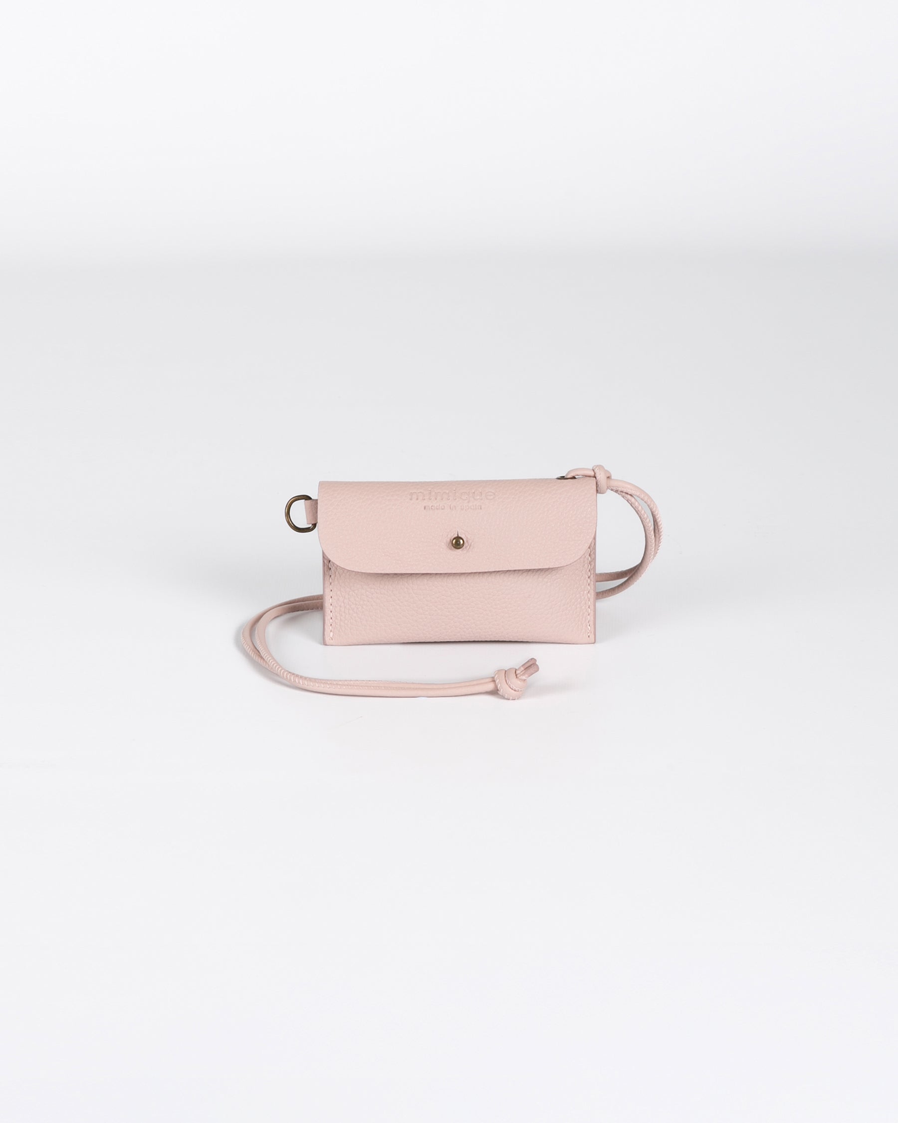Funda de piel multiusos con cordón. Llaves del coche. Color maquillaje
