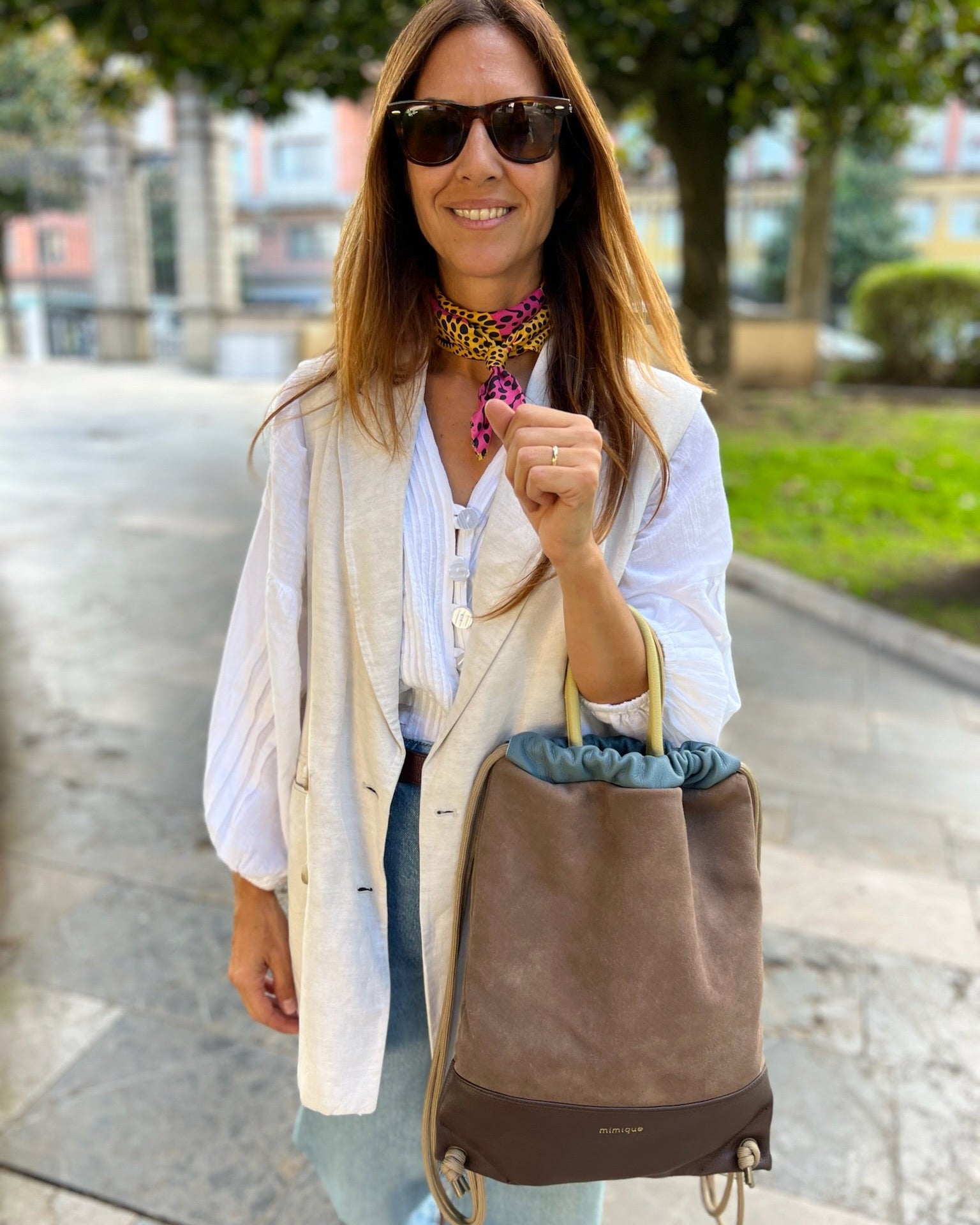 Mochila para mujer de gran calidad Arra de Mimique. Hecha en España de piel topo y chocolate
