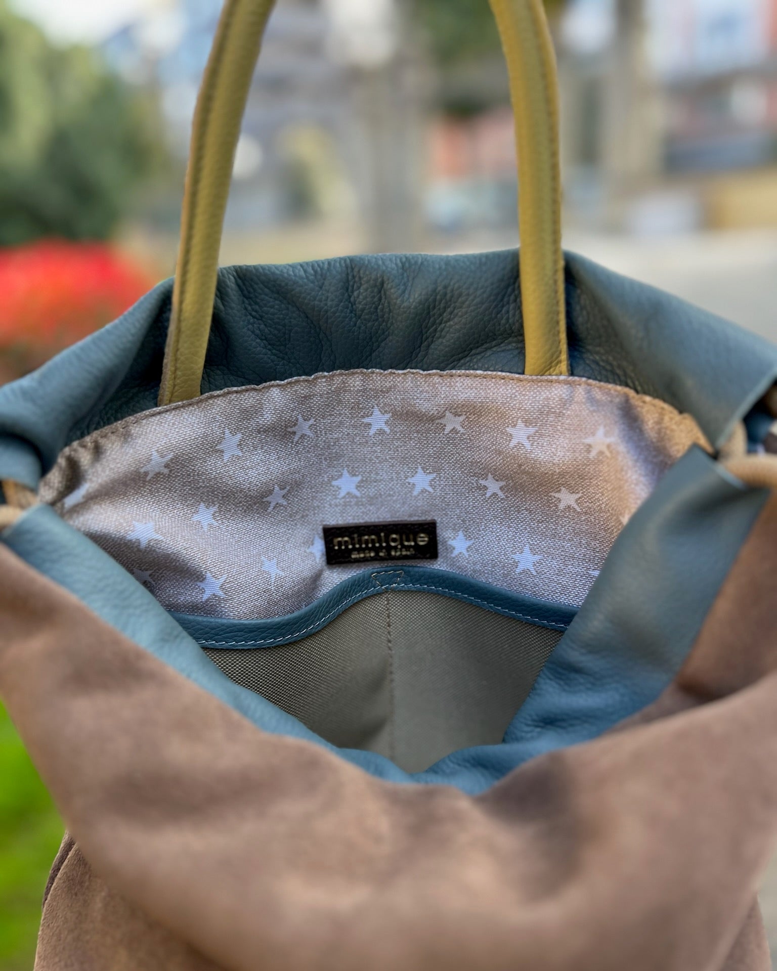 Mochila para mujer de gran calidad Arra de Mimique. Hecha en España de piel topo y chocolate