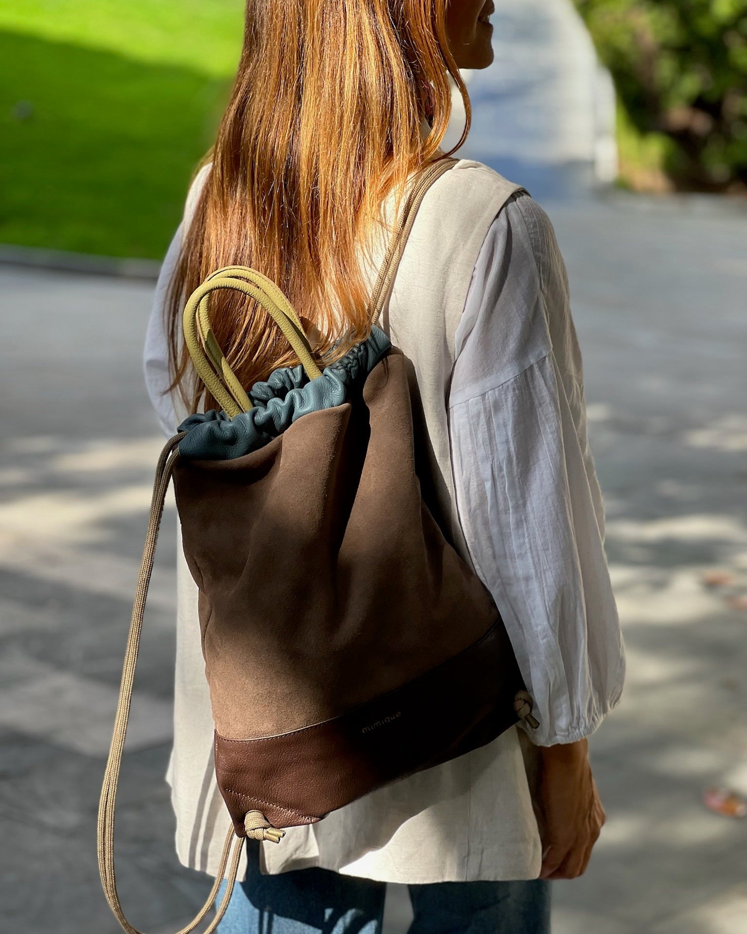 Mochila para mujer de gran calidad Arra de Mimique. Hecha en España de piel topo y chocolate