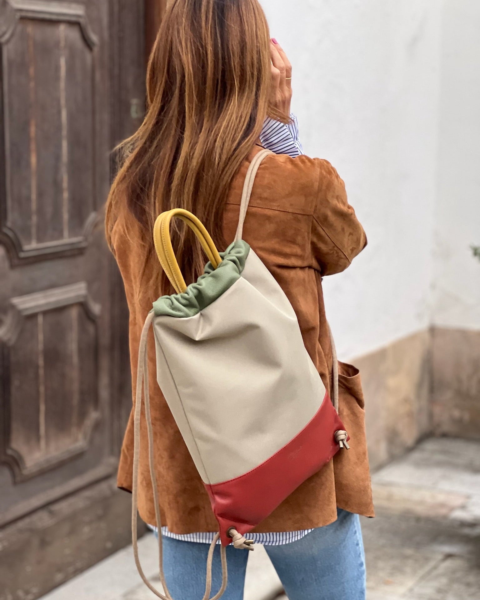 Mochila grande y ligera para mujer Sevalle Mimique. Color beige. Hecha a mano en España