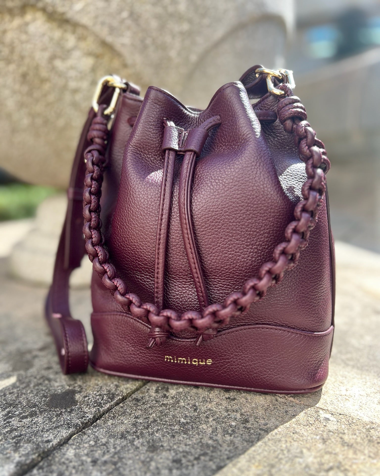 Bolso bombonera para mujer Serín de Mimique. Bandolera piel burdeos calidad