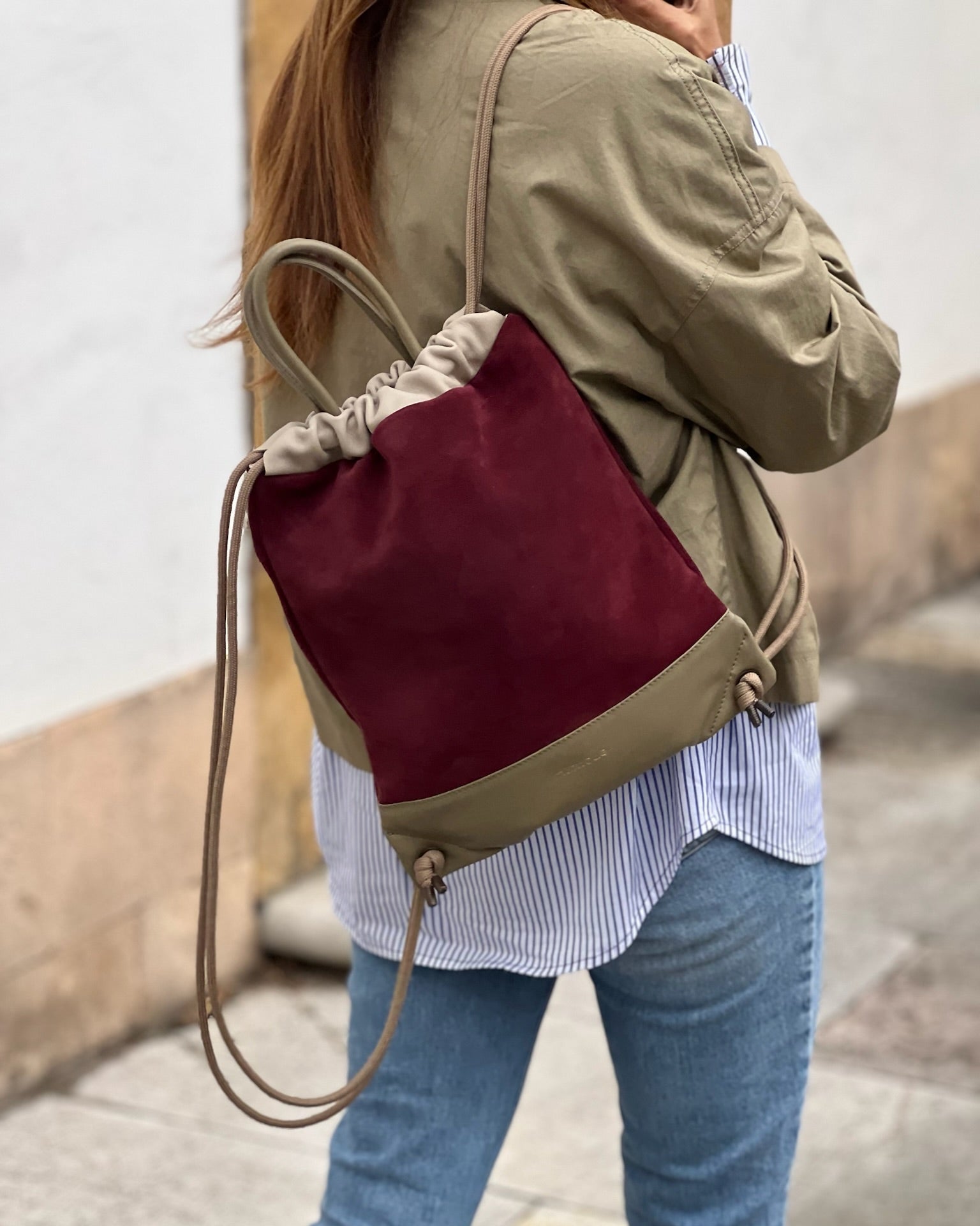 Mochila bolso piel ante burdeos para mujer Torimbia zero Mimique. Made in Spain