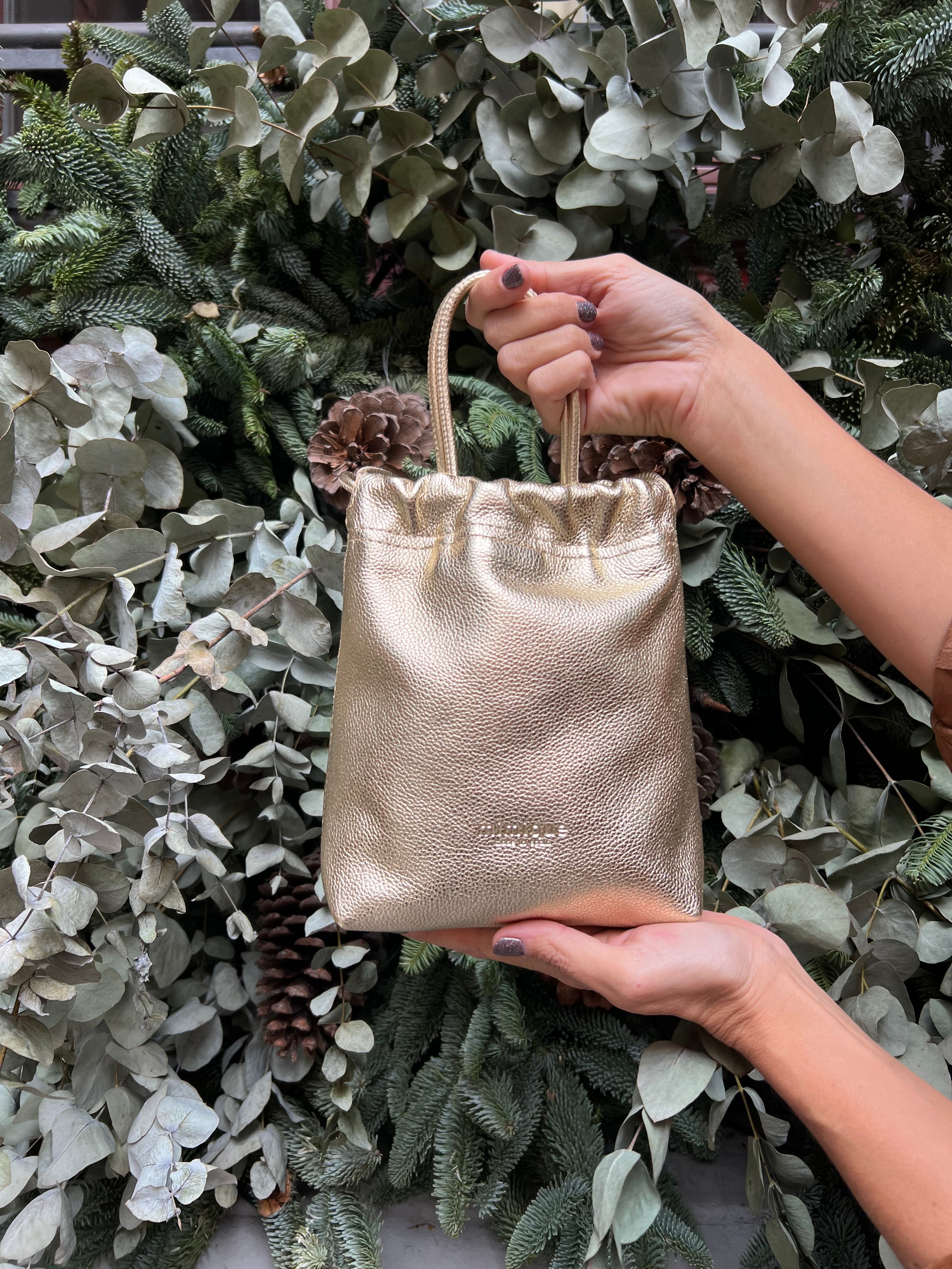 Bolso bandolera de piel dorado Cue de Mimique. Hecho a mano en España