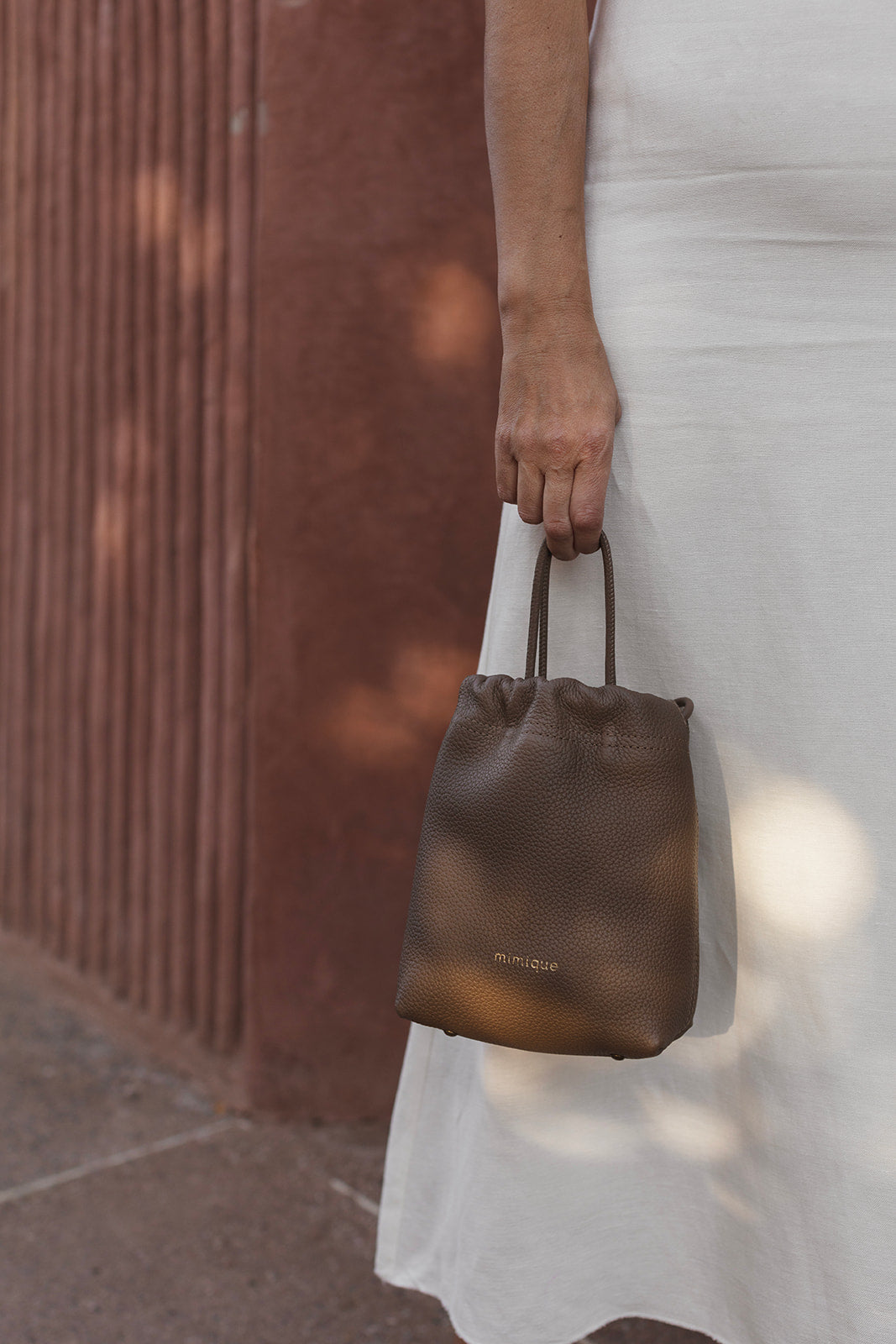 Bolso bombonera de piel topo Cue Mimique gran calidad made in Spain
