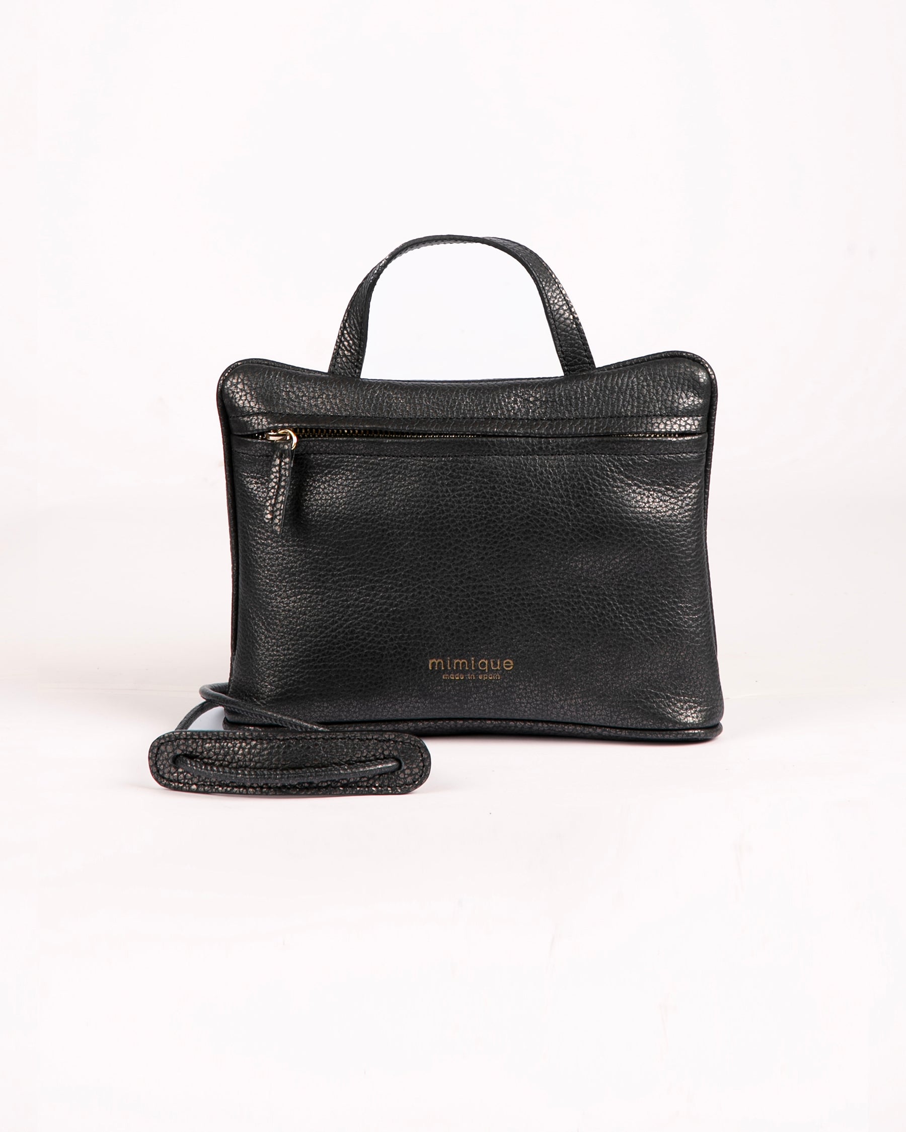 Bolso América negro metalizado Mimique made in Spain con diseño clásico tipo sobre y forma rectangular con cremallera invisible