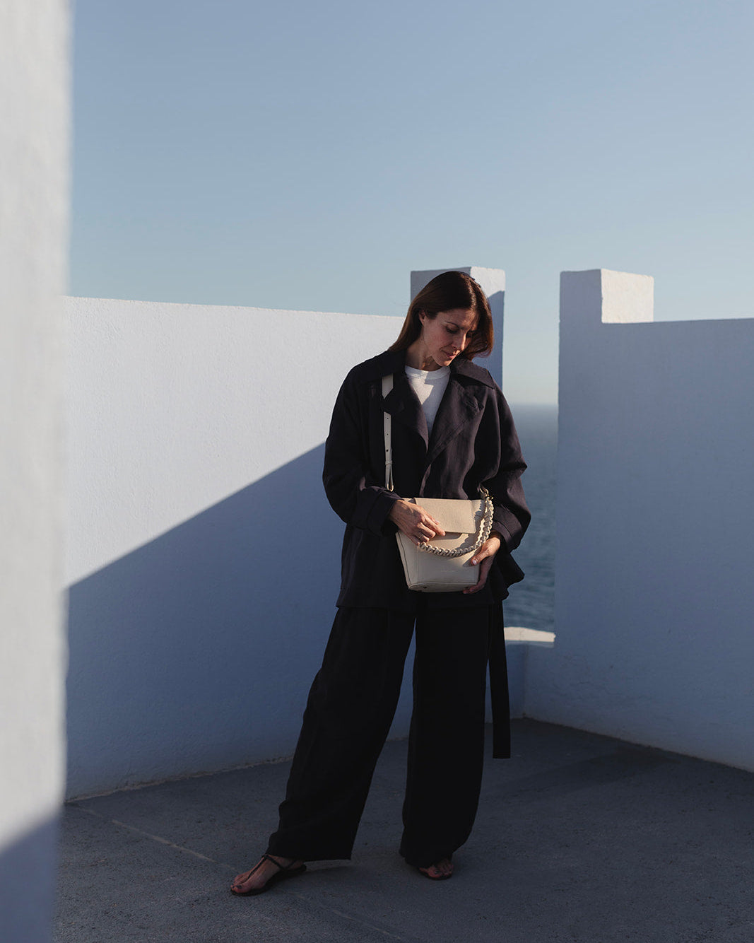 Bolso bandolera Andrín en piel crema de alta calidad para mujer, diseño atemporal hecho en España, cómodo y ligero con buena capacidad - Mimique