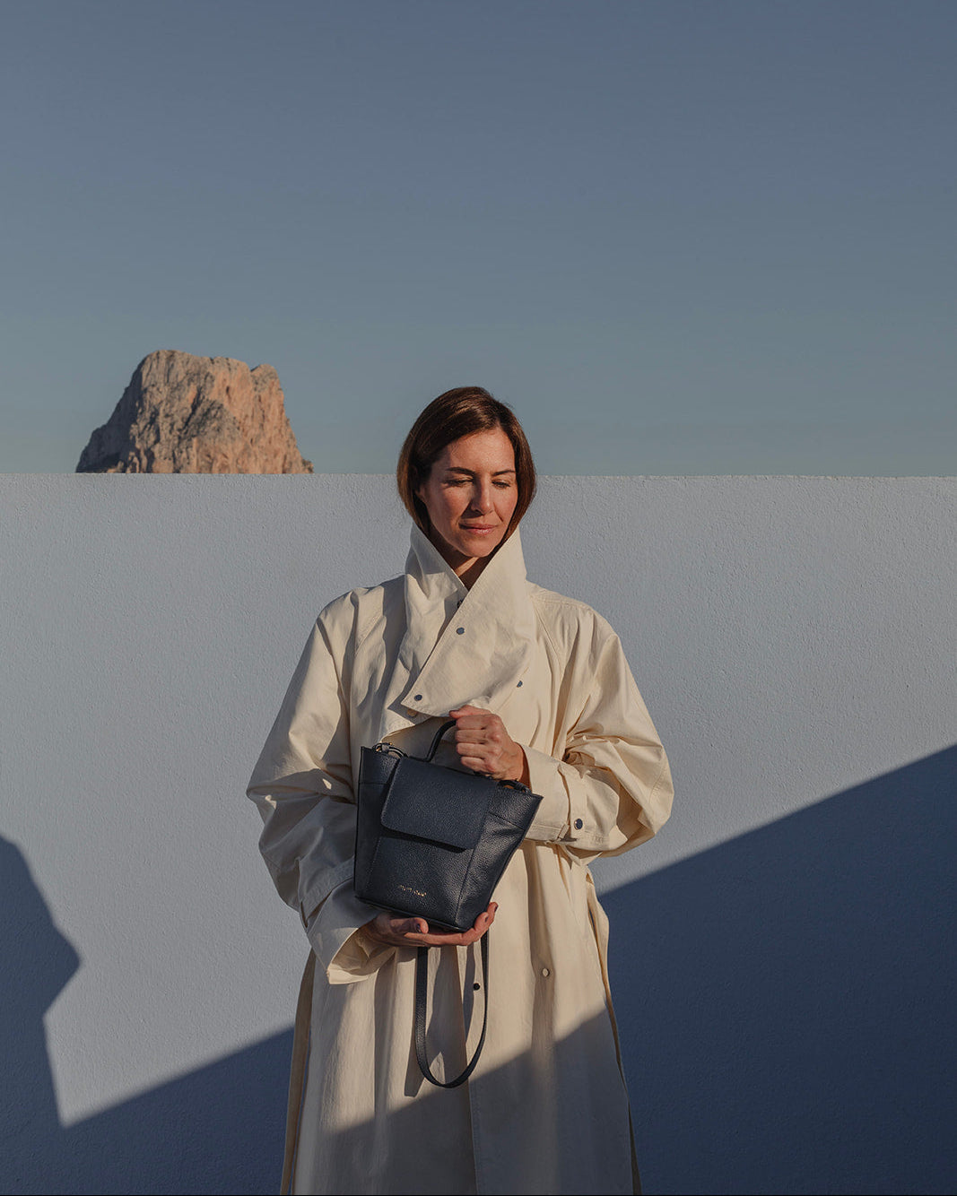 Bolso de piel para mujer Andrín mini navy Made in Spain de Mimique. Bandolera cómoda, ligera y ajustable. Máxima calidad