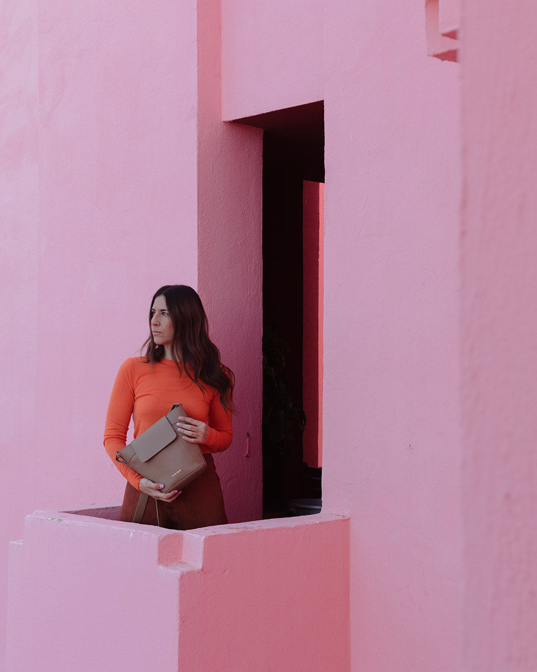 Bolso bandolera de piel camel praliné modelo Andrín para mujer, fabricación española, diseño elegante y atemporal, práctico y espacioso - Mimique