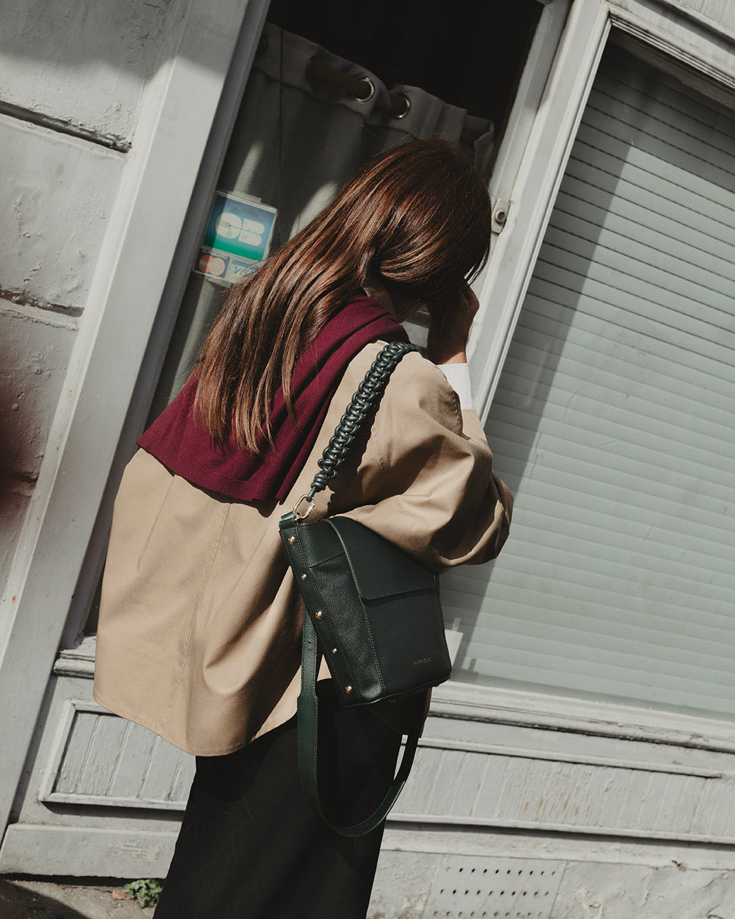 Andrín verde pato tachuelas bolso bandolera para mujer de Mimique alta calidad made in Spain