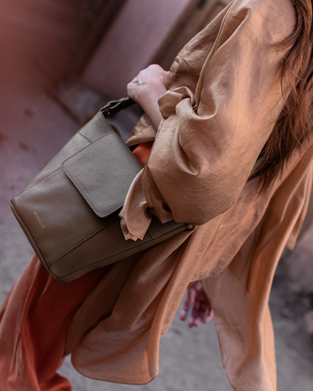 Bolso grande de piel para mujer Andrín de Mimique color verde hecho a mano en España