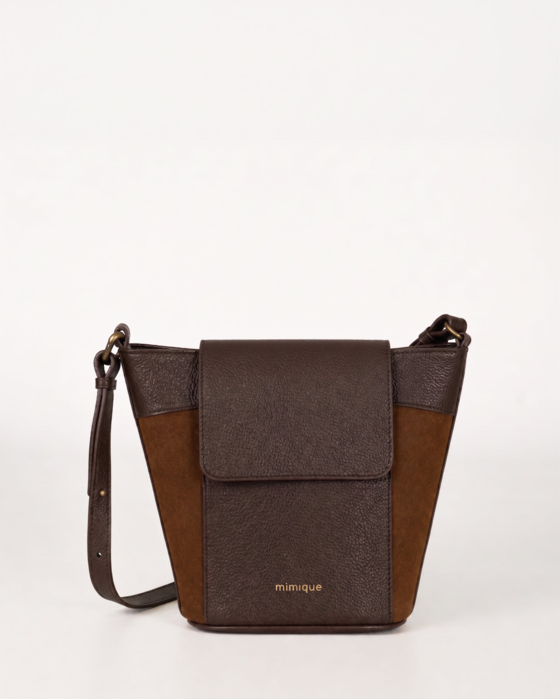 Bolso para mujer de piel y serraje Andrín color marrón chocolate con bandolera regulable y gran capacidad | Mimique