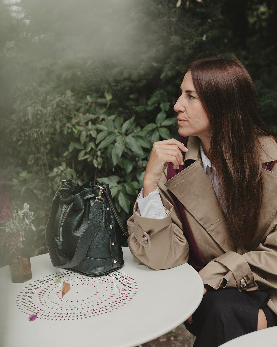 Bolso Bombonera Serín tachuelas verde pato para mujer de Mimique en piel de máxima calidad made in Spain