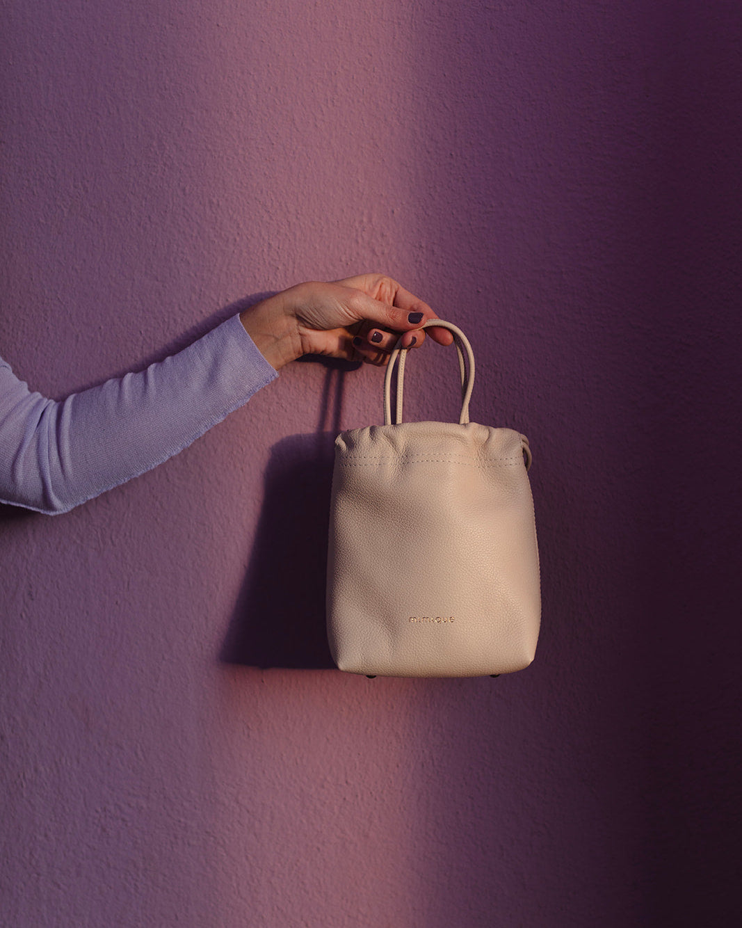 Bombonera de piel para mujer Cue de Mimique. Calidad Made in Spain. Bolso bandolera cómoda y ligera. Cierre seguro