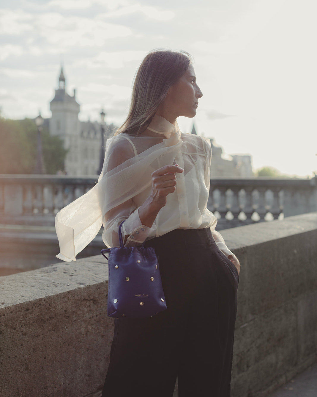 Cue dots azul klein de Mimique bombonera de piel de la mejor calidad bandolera urbana cómoda y ligera
