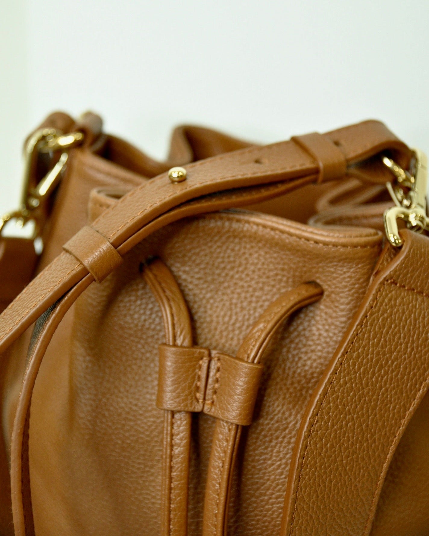 Bombonera Serín de Mimique en piel de alta calidad made in spain. Color cuero