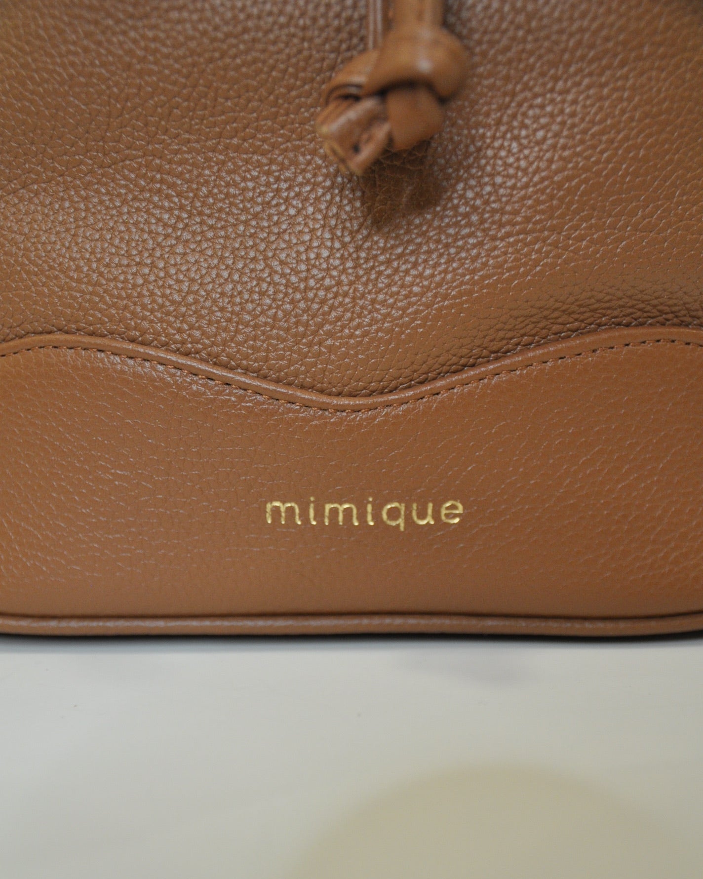 Bombonera mediana para mujer fabricada en España Serín cuero de Mimique. Diseño único y atemporal. Gran calidad