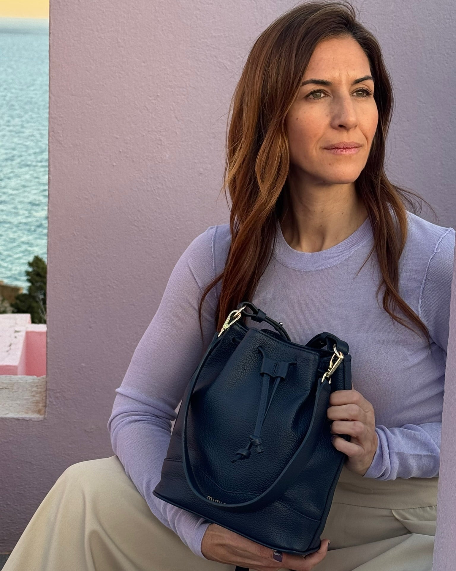 Bolso bombonera Serín para mujer en piel de alta calidad color azul marino navy. Bandolera regulable - Mimique