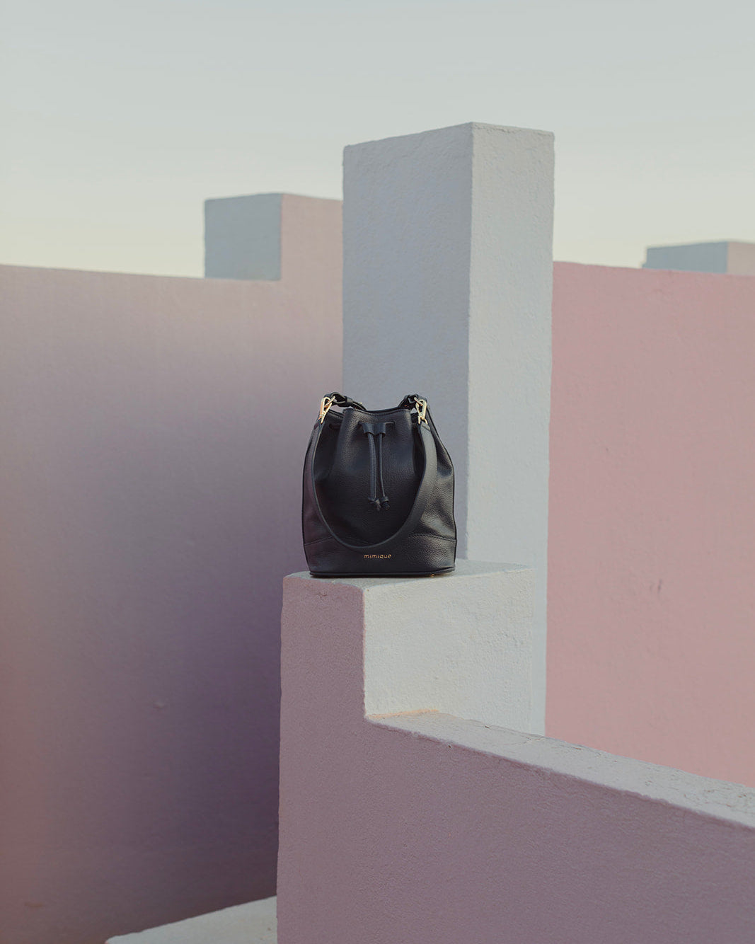 Bolso bombonera Serín para mujer en piel de gran calidad color azul marino navy. Bandolera ajustable - Mimique