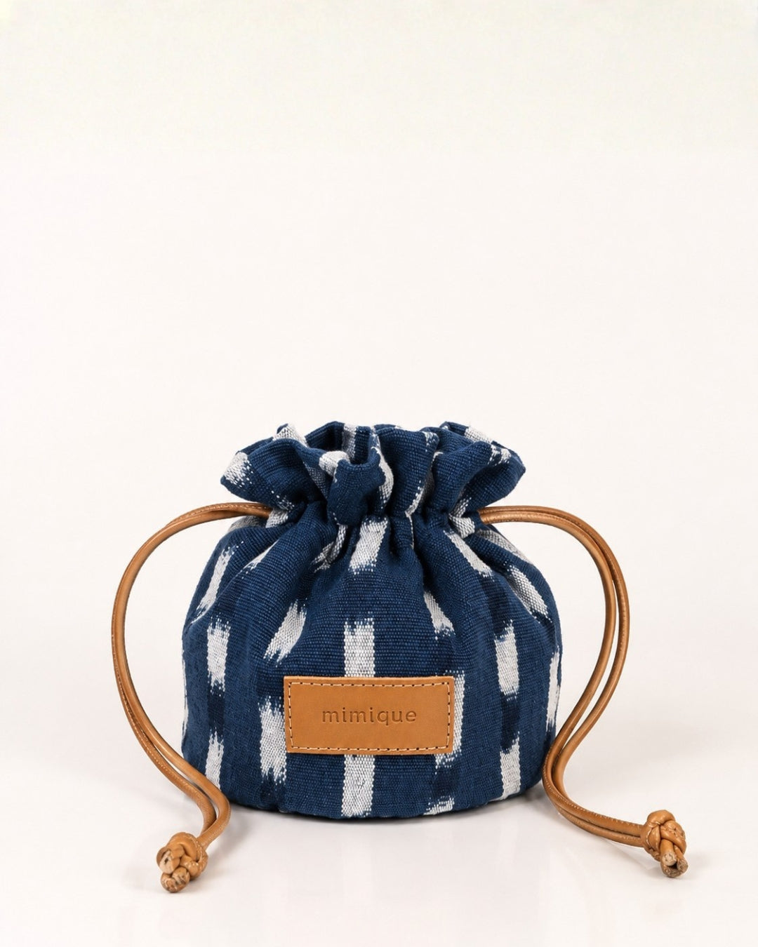 Mini bombonera artesanal ikat azul de Mimique cómoda, práctica y elegante calidad made in spain