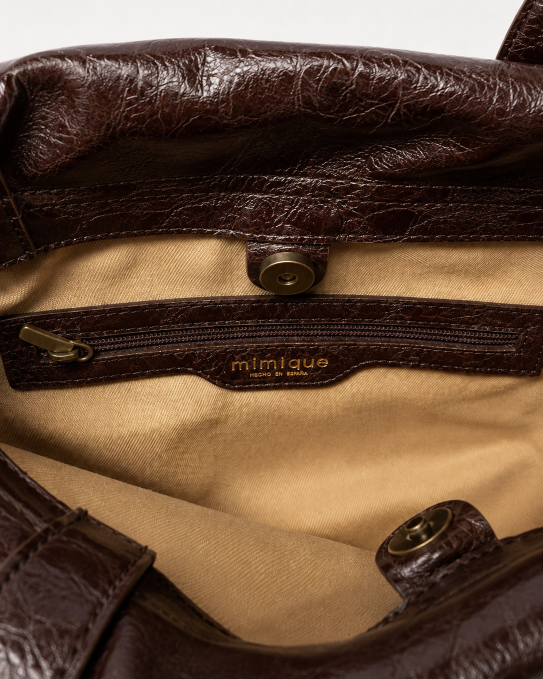 Tote bag Barro castaña charol de Mimique bolso grande con forro y bolsillo interior con cremallera