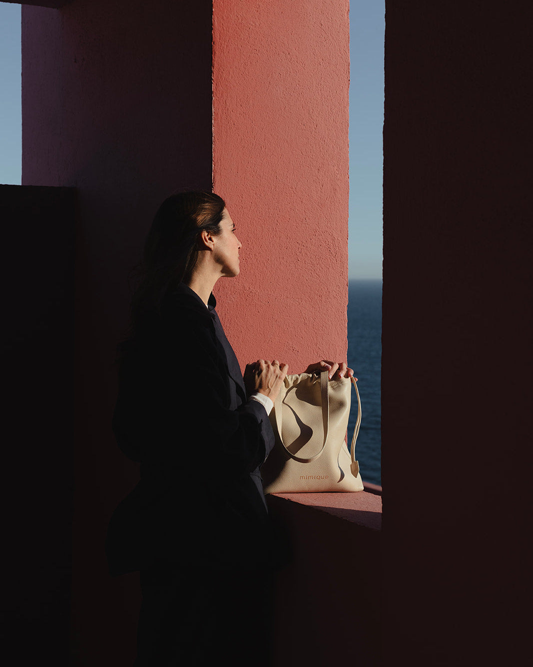 Bolso Barro para mujer en piel premium color crema. Tote bag de gran capacidad hecho a mano en España - Mimique