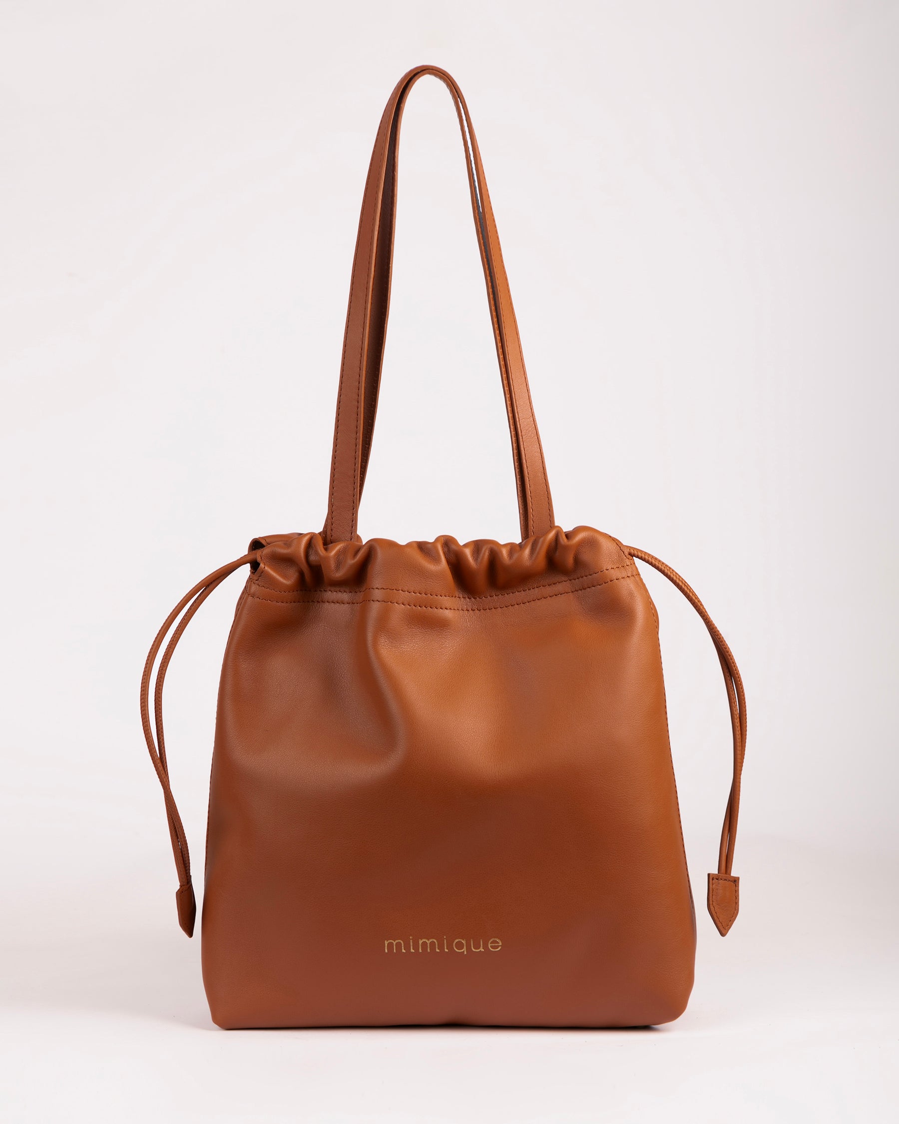 Bolso para mujer Barro de Mimique en piel de máxima color cuero. Tote bag de gran capacidad hecho de forma artesanal en España